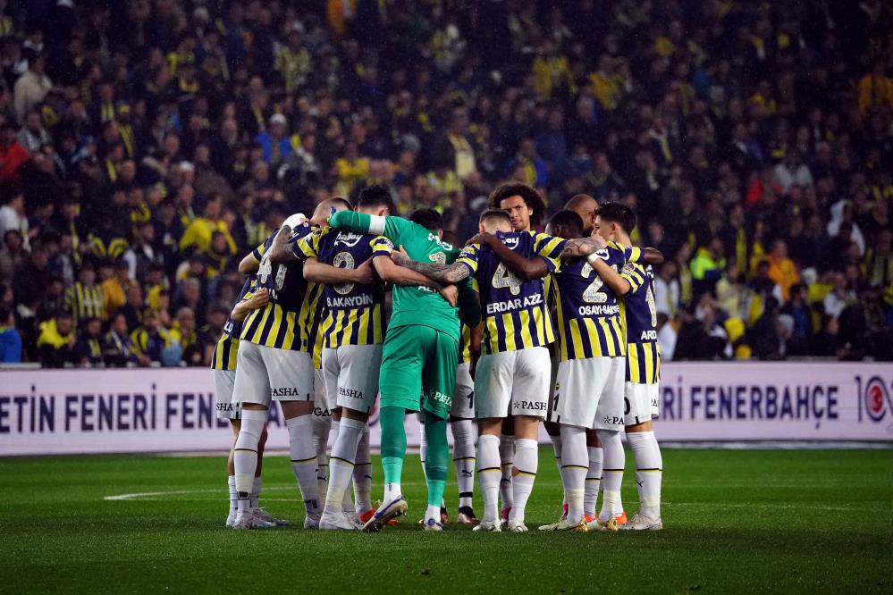 Kadıköy'de unutulmaz gece! Beşiktaş, 10 kişiyle Fenerbahçe’yi devirdi