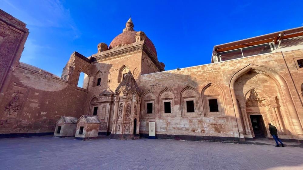 Yapımı 99 yıl süren tarihi saray: 'İshak Paşa Sarayı'