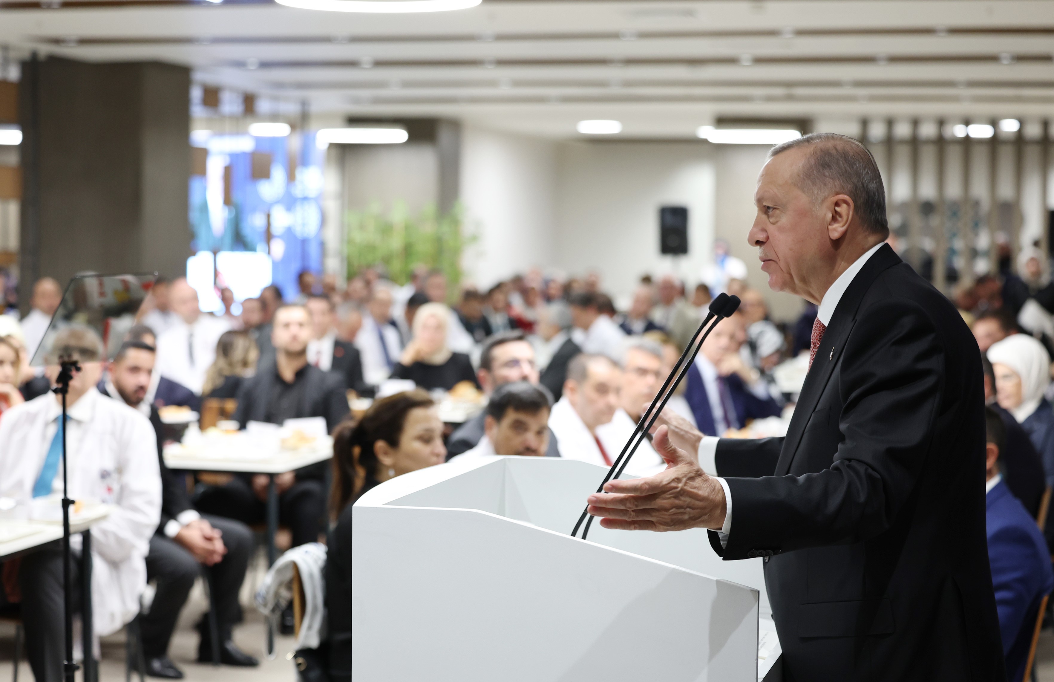 Cumhurbaşkanı Erdoğan: '42 bin 500 sağlık personeli alıyoruz'
