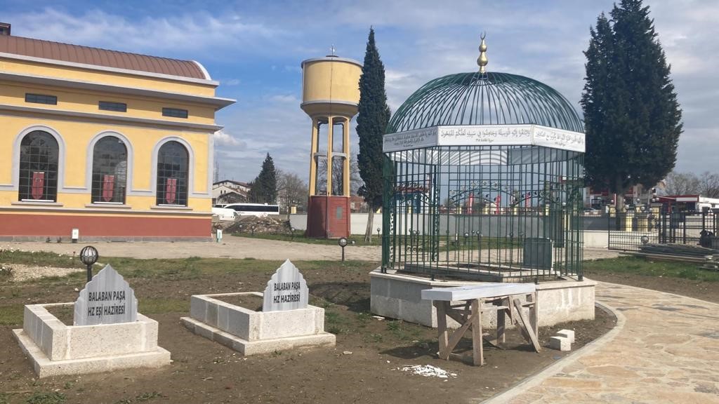Edirne Belediyesi, Ramazan'da Fatih Sultan Mehmed Han'ın hocası ile hocasının eşine ait mezar ve türbeyi yıktı