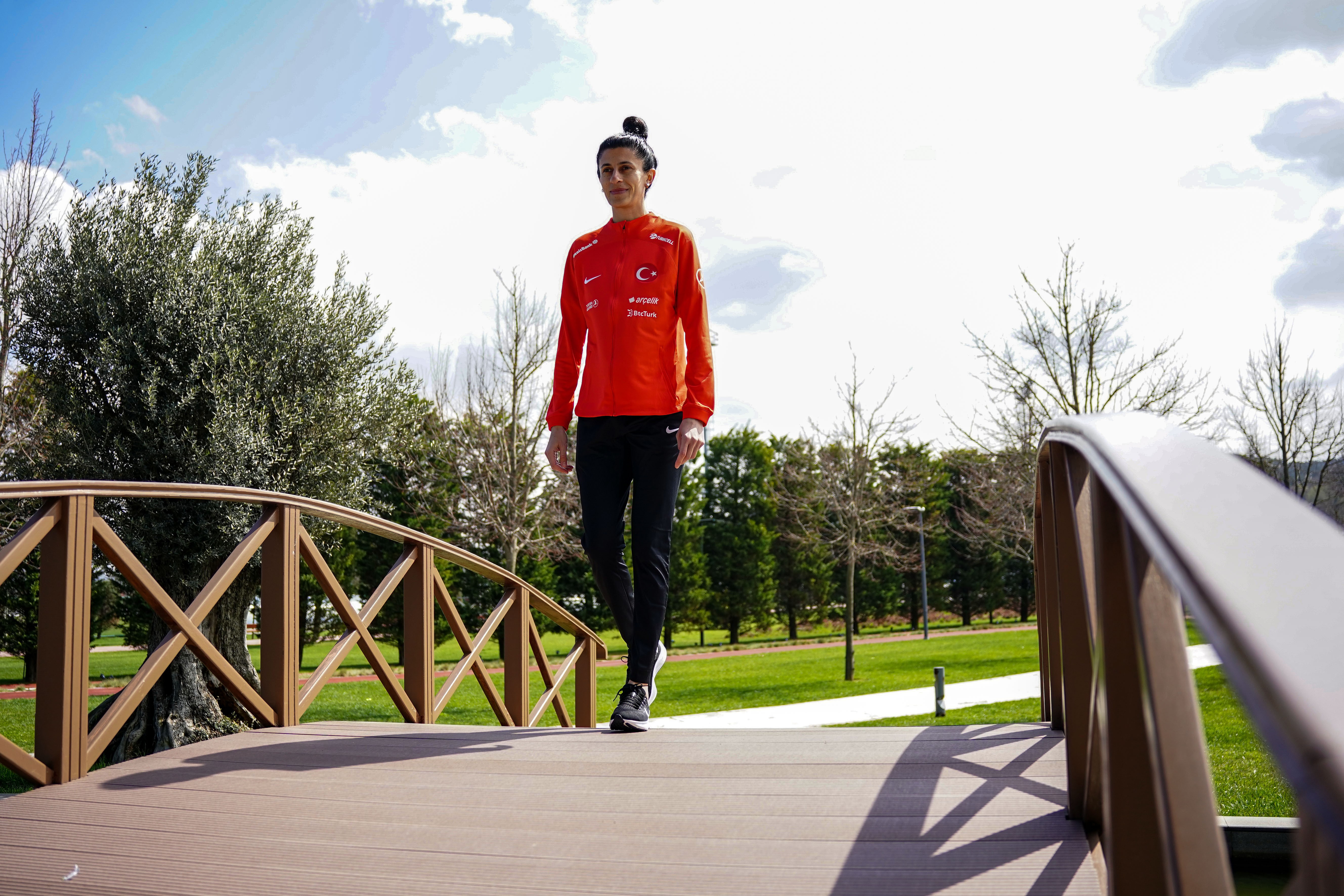 Yağmur Uraz: 'Hem kupayı kazanıp hem de gol kraliçesi olmak istiyorum'