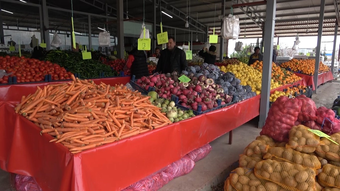 Depremin merkezi Pazarcık normale dönüyor: Afetzedelerin yaraları sarılıyor