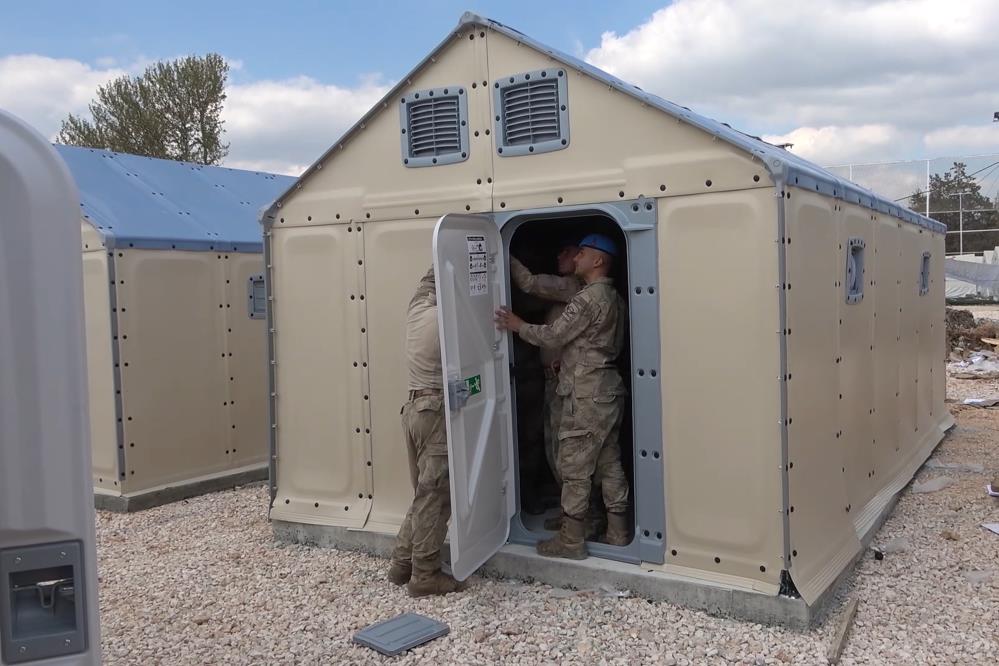 Pazarcık'ta yaşam alanları çoğalıyor: Jandarma ekipleri depremzedeler için çadır kuruyor