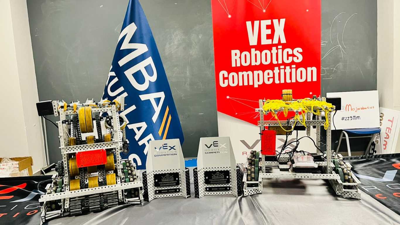 VEX Robotics Competition Türkiye birincisi MBA Okulları Team Majors ekibi oldu