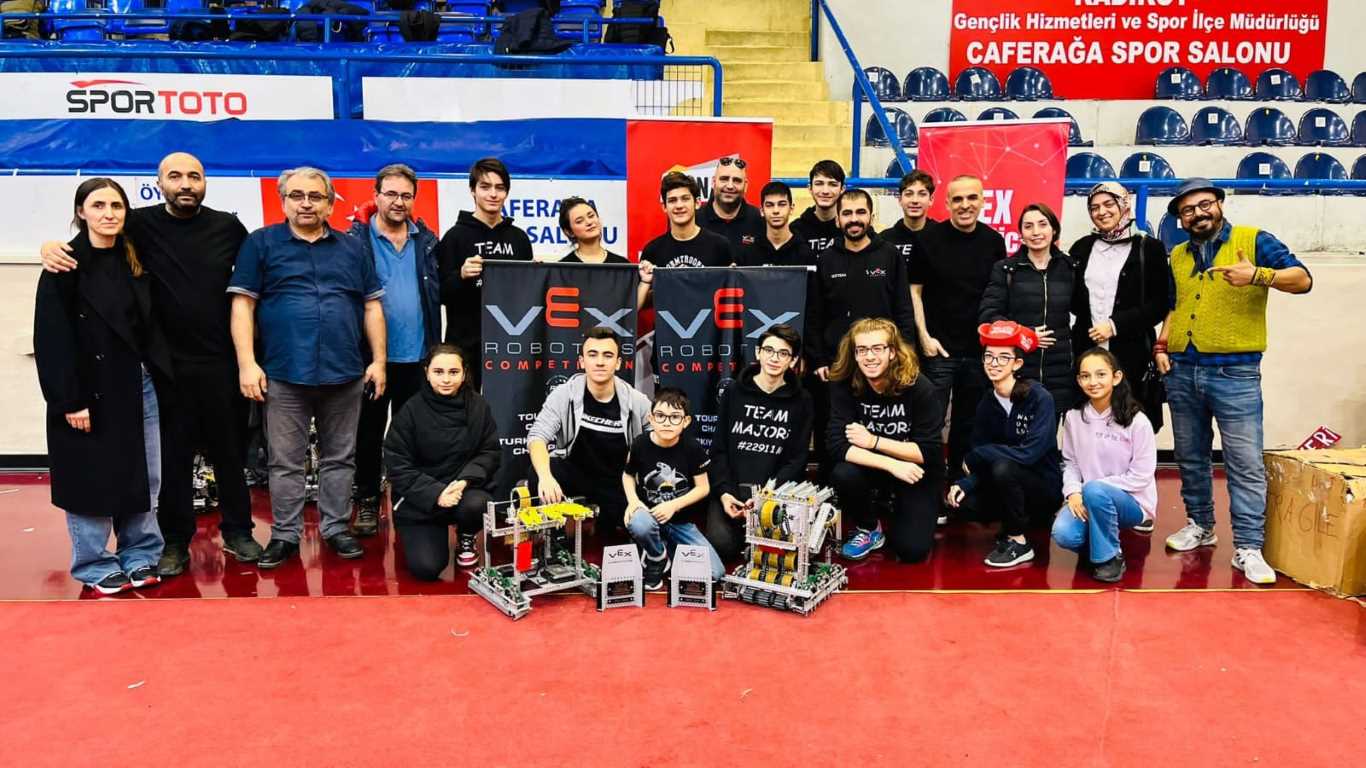 VEX Robotics Competition Türkiye birincisi MBA Okulları Team Majors ekibi oldu