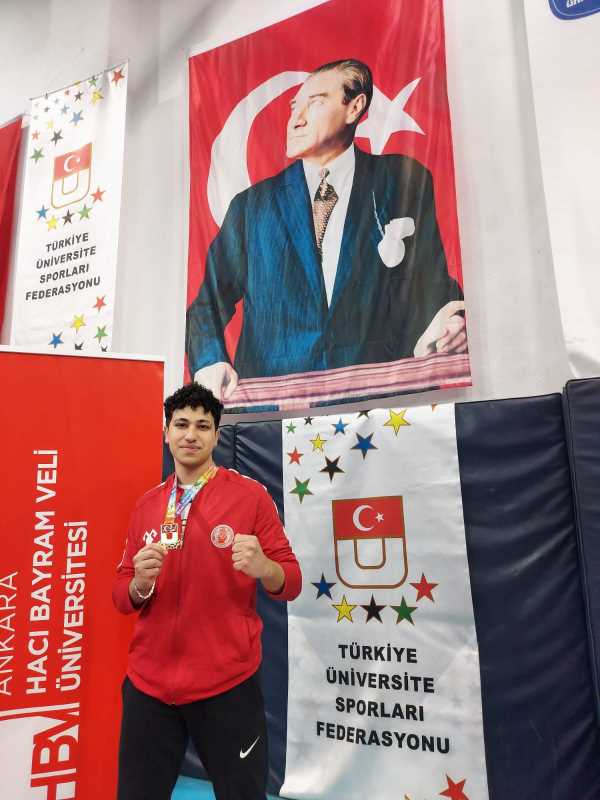 Yasin Doğukan Benzer, üniversitelerarası Türkiye şampiyonu oldu