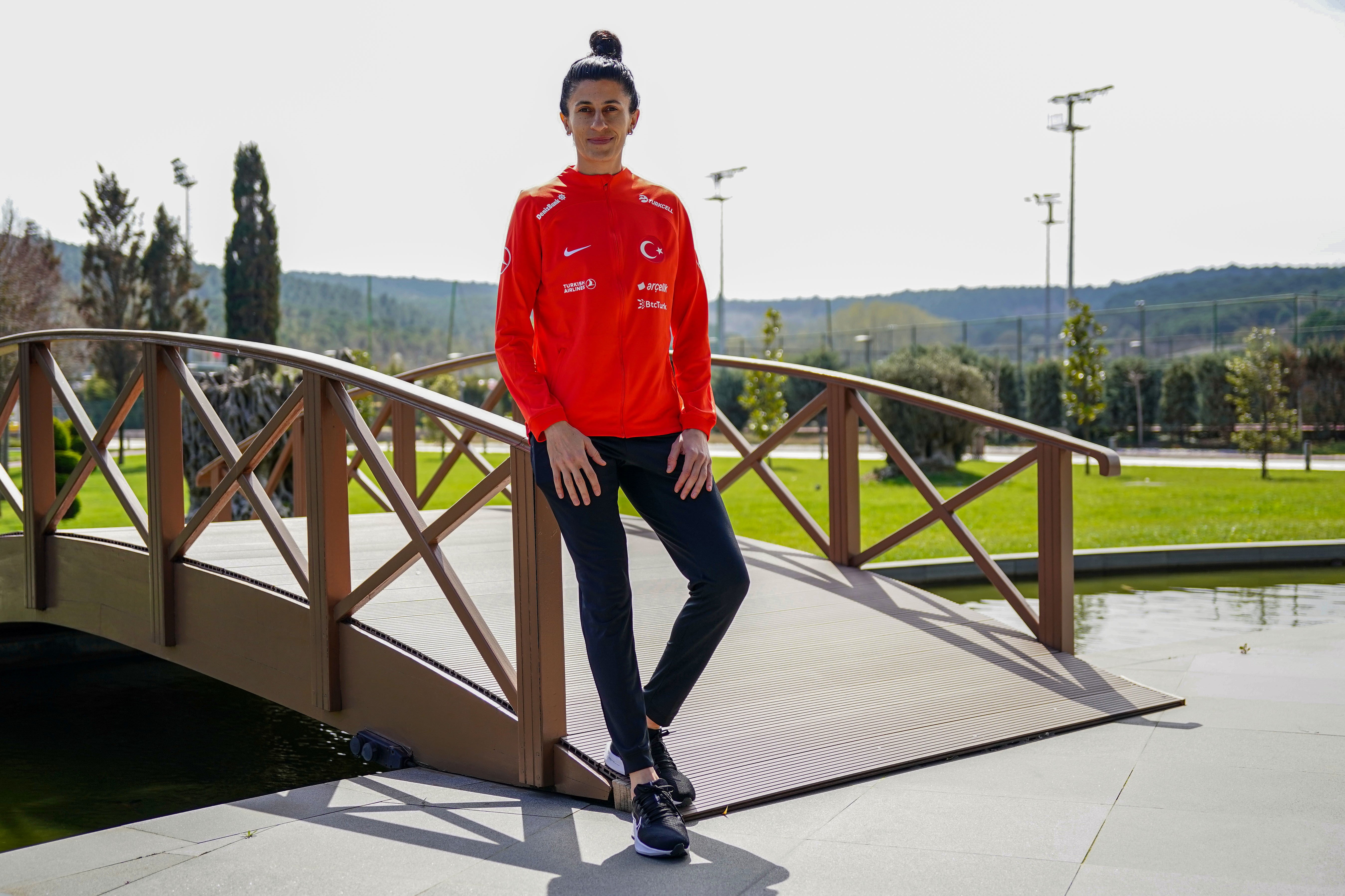 Yağmur Uraz: 'Hem kupayı kazanıp hem de gol kraliçesi olmak istiyorum'