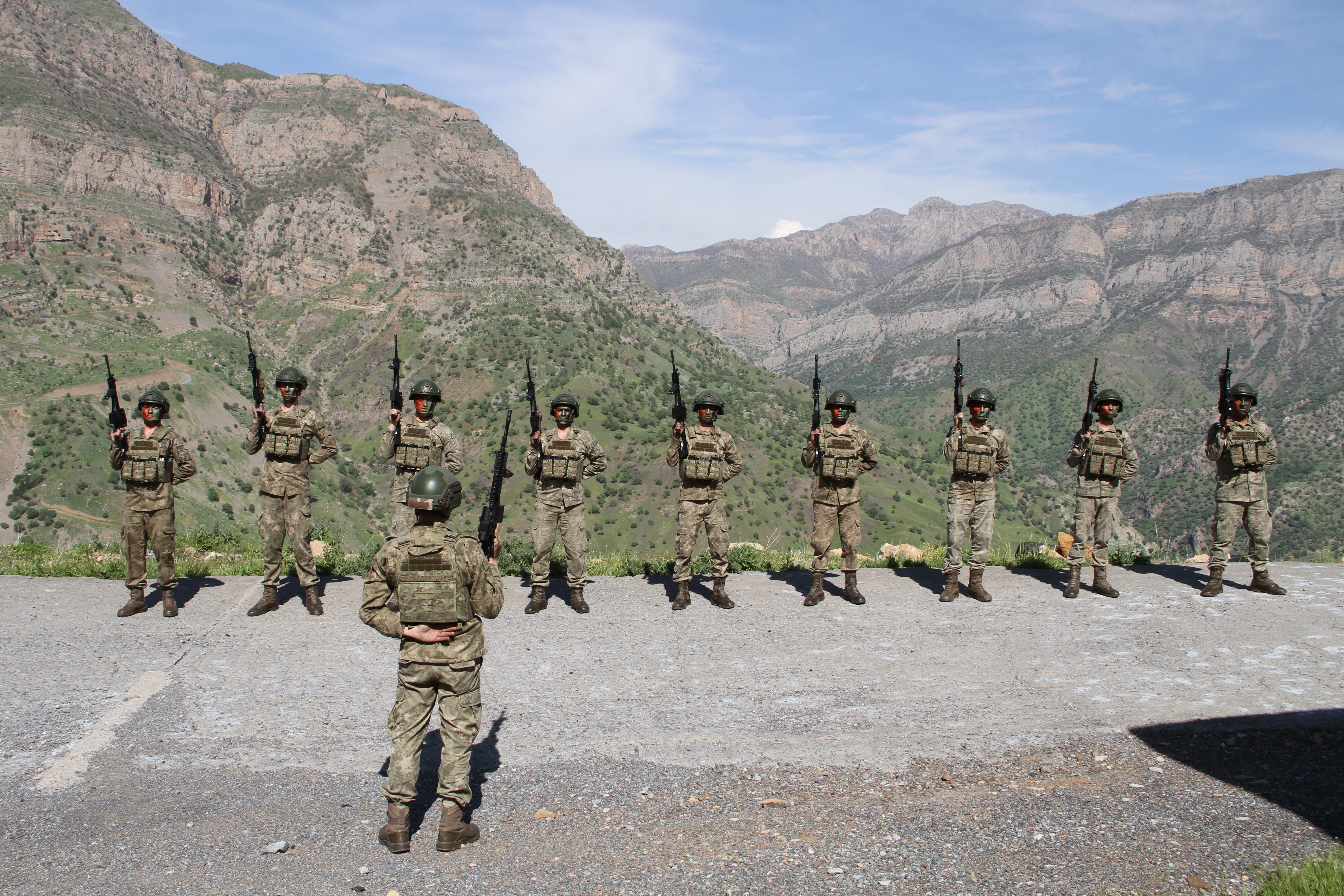 Mehmetçik'in Ramazan Bayramı’nda elleri tetikte, gözleri sınırda