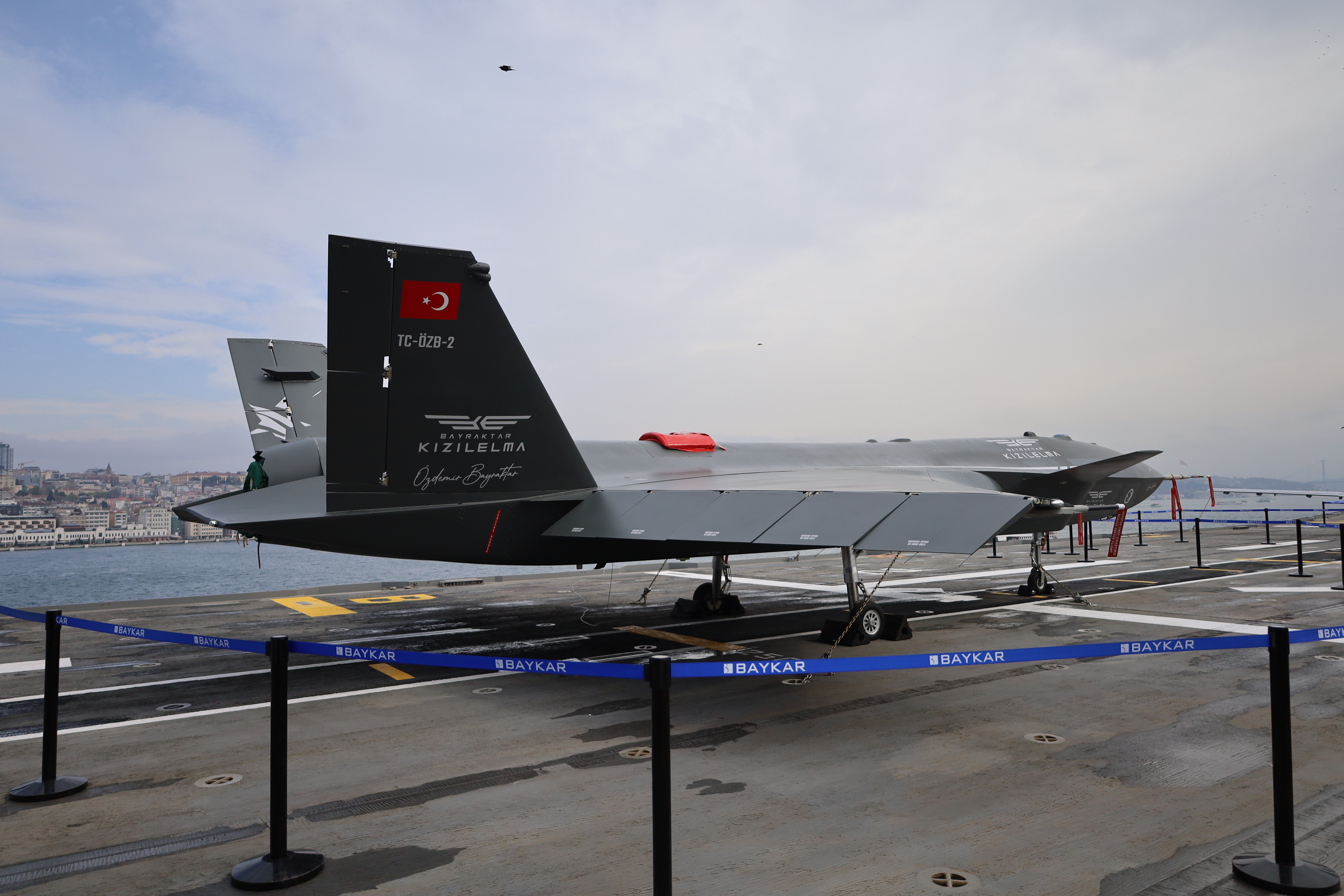 Dünyanın ilk SİHA gemisi TCG Anadolu vatandaşlarla buluştu