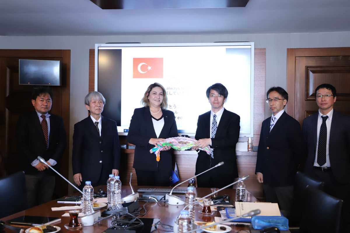 Hiroşima mağduru Japon kız Sadako’nun bin turna kuşlu origami dileği Türk depremzedelere