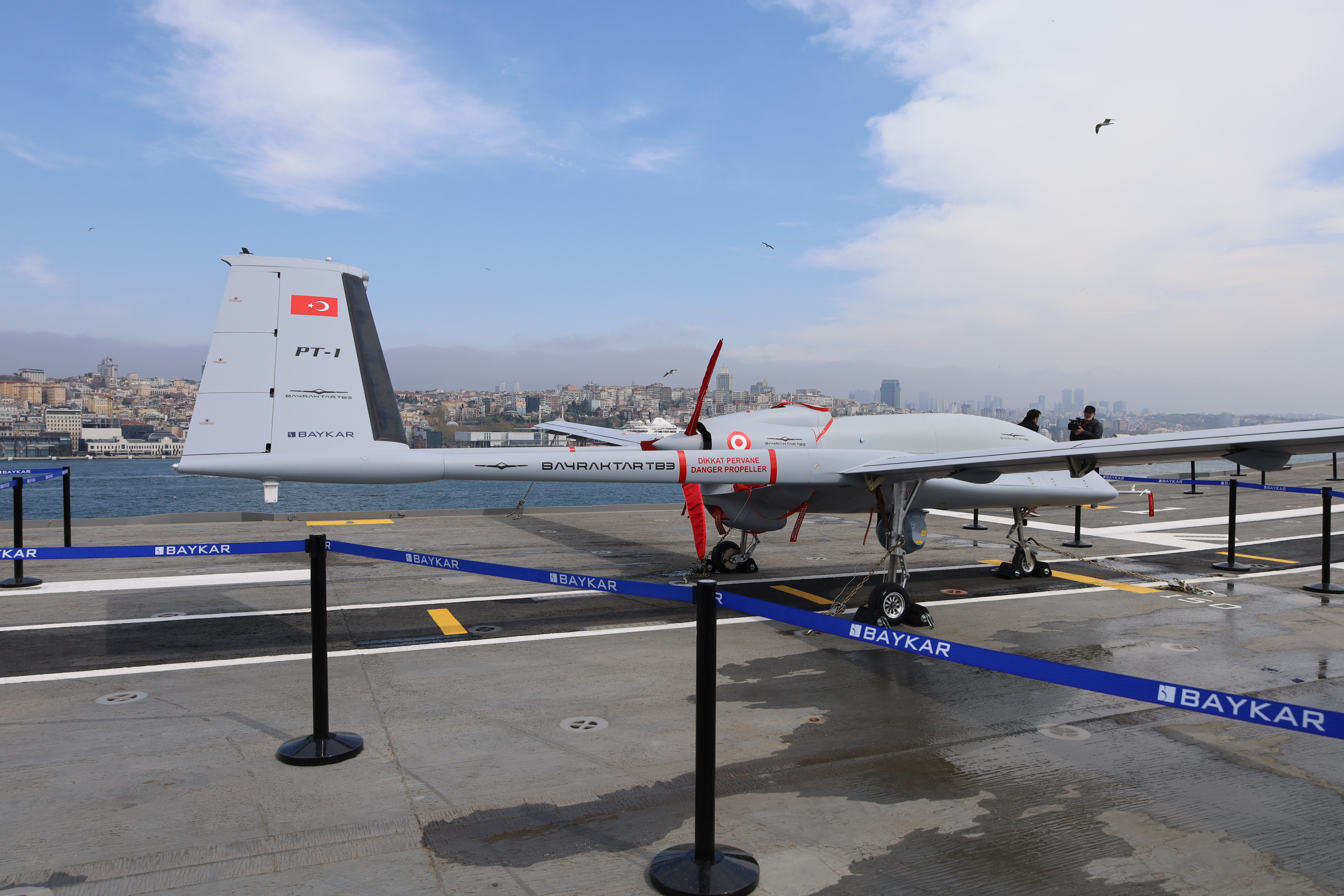 Dünyanın ilk SİHA gemisi TCG Anadolu vatandaşlarla buluştu