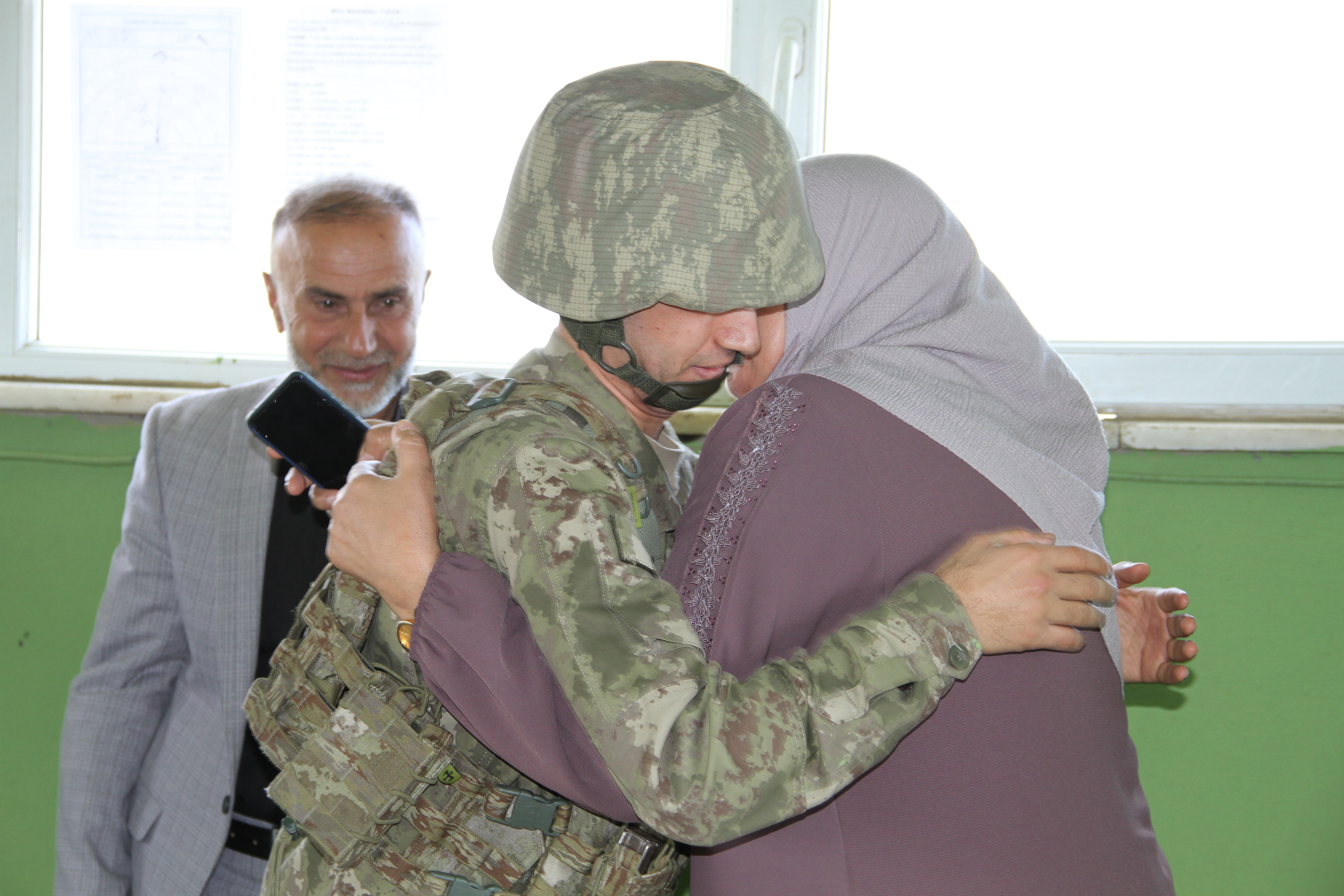 Mehmetçik'in Ramazan Bayramı’nda elleri tetikte, gözleri sınırda