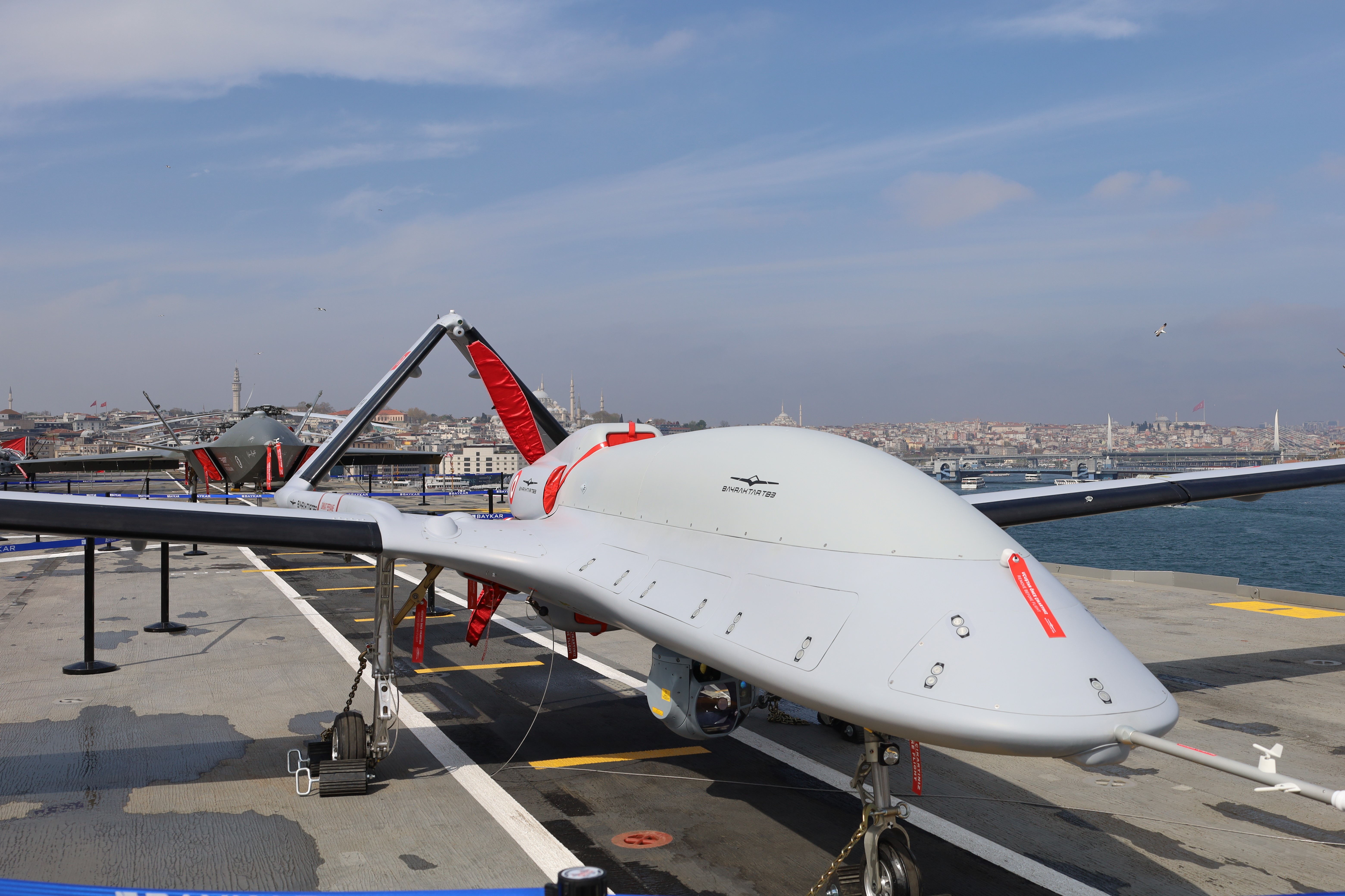 Dünyanın ilk SİHA gemisi TCG Anadolu vatandaşlarla buluştu