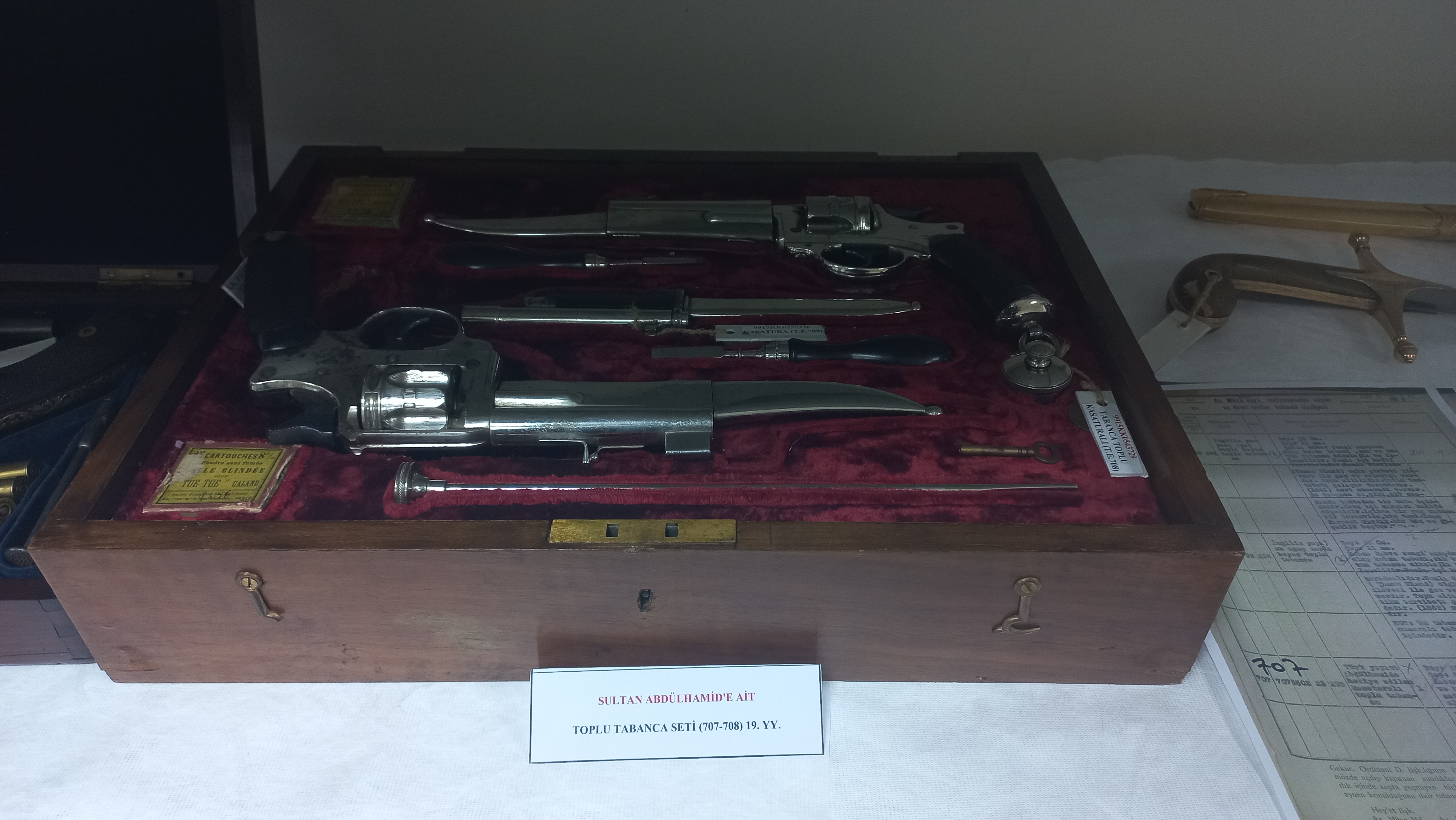 Harbiye Askeri Müzesi'nde tarihi kılıçlara bakım çalışması