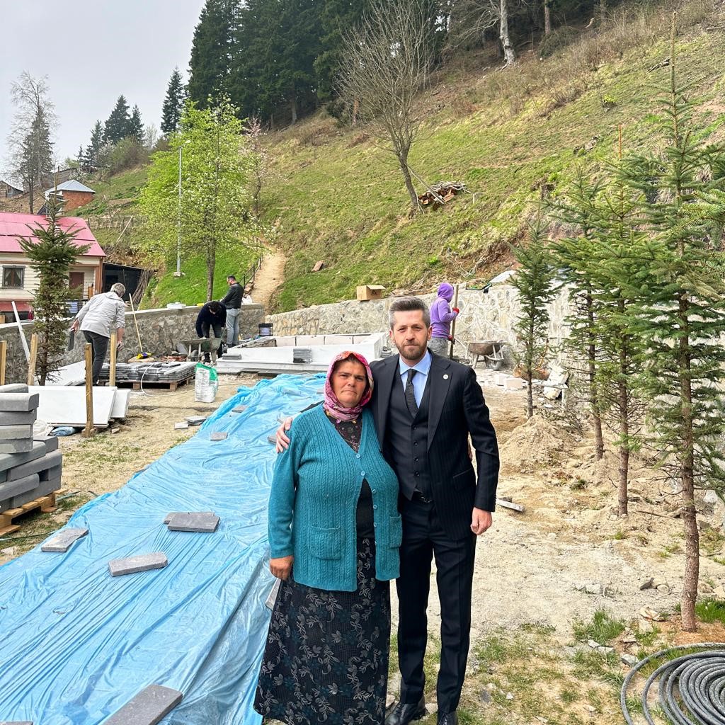 Genç Trabzonlular'dan şehit Eren Bülbül için anıt mezar