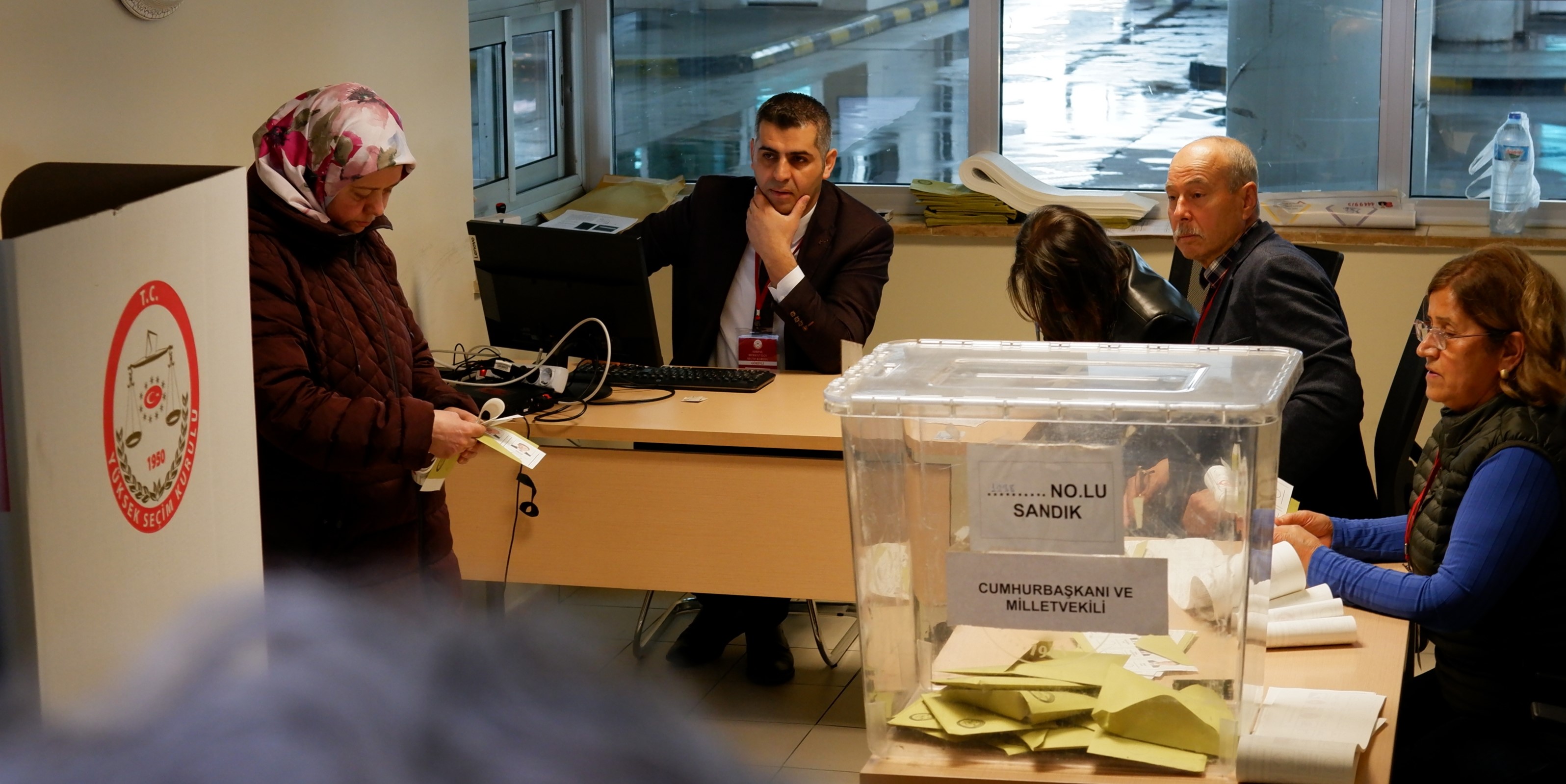 Sınır kapılarında oy verme işlemi başladı