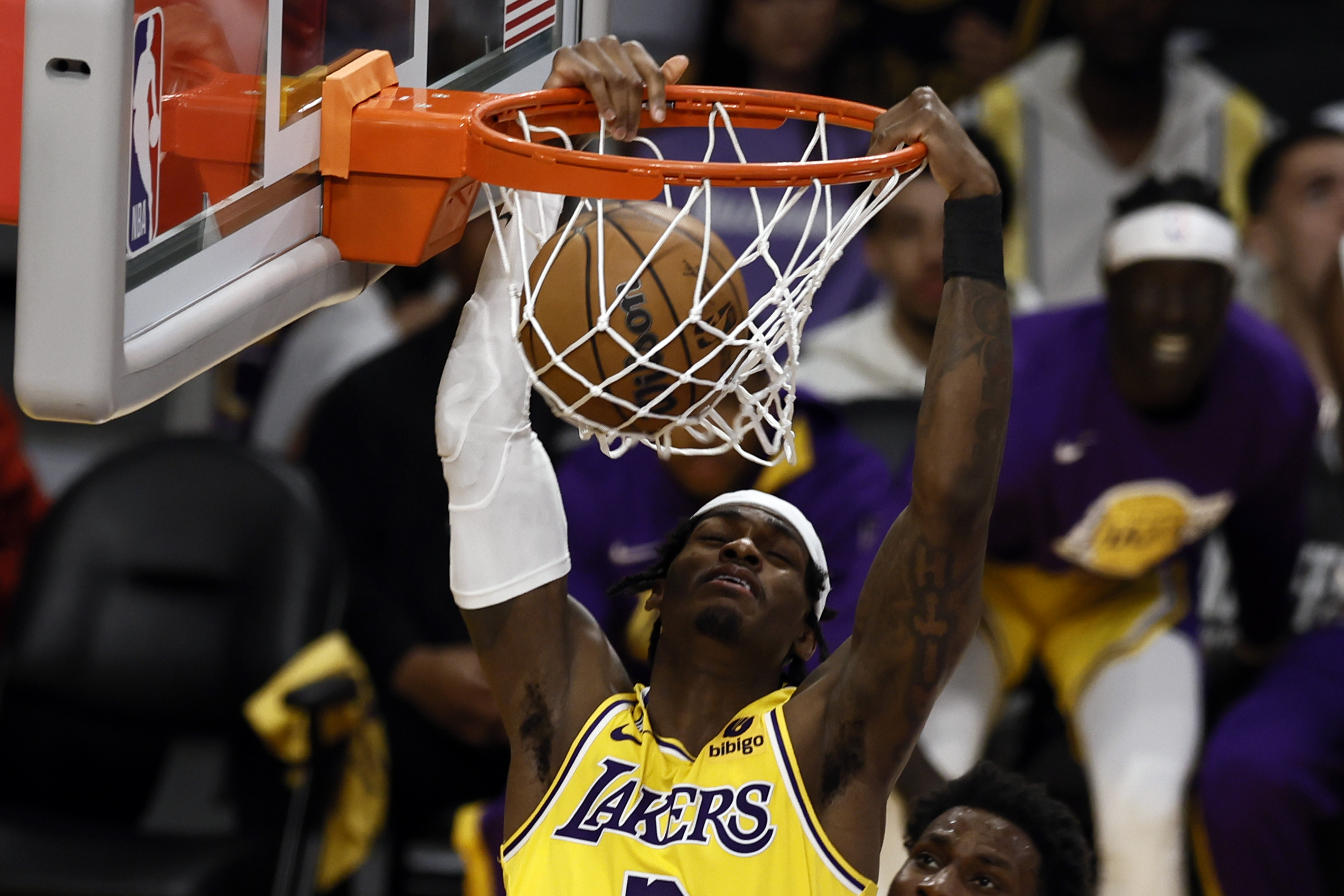 Lakers, Grizzlies’ı yenerek seride 3-1 öne geçti