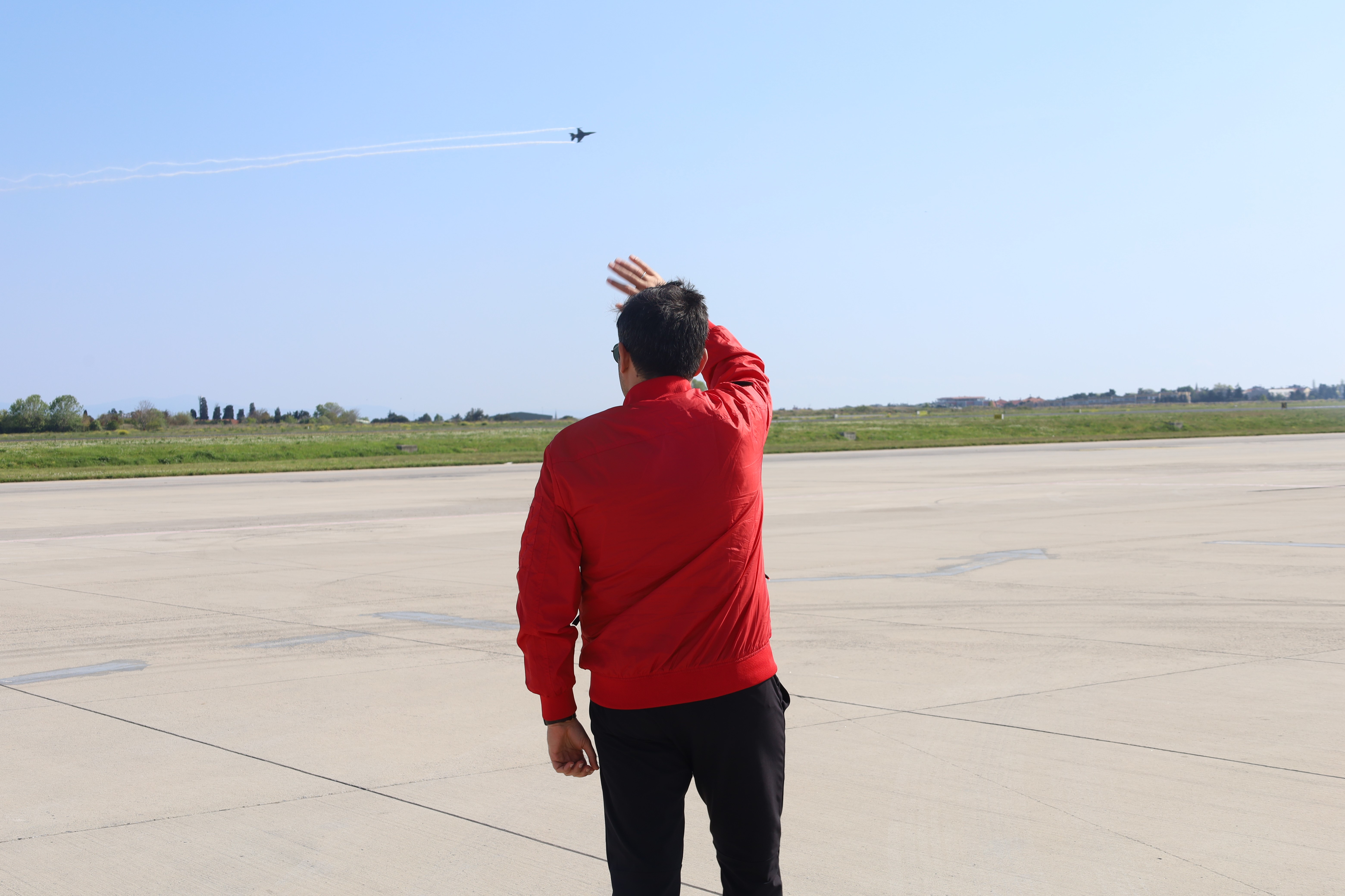 TEKNOFEST'te tarihi anlar yaşandı: İnsanlı ve insansız savaş uçakları birlikte uçtu