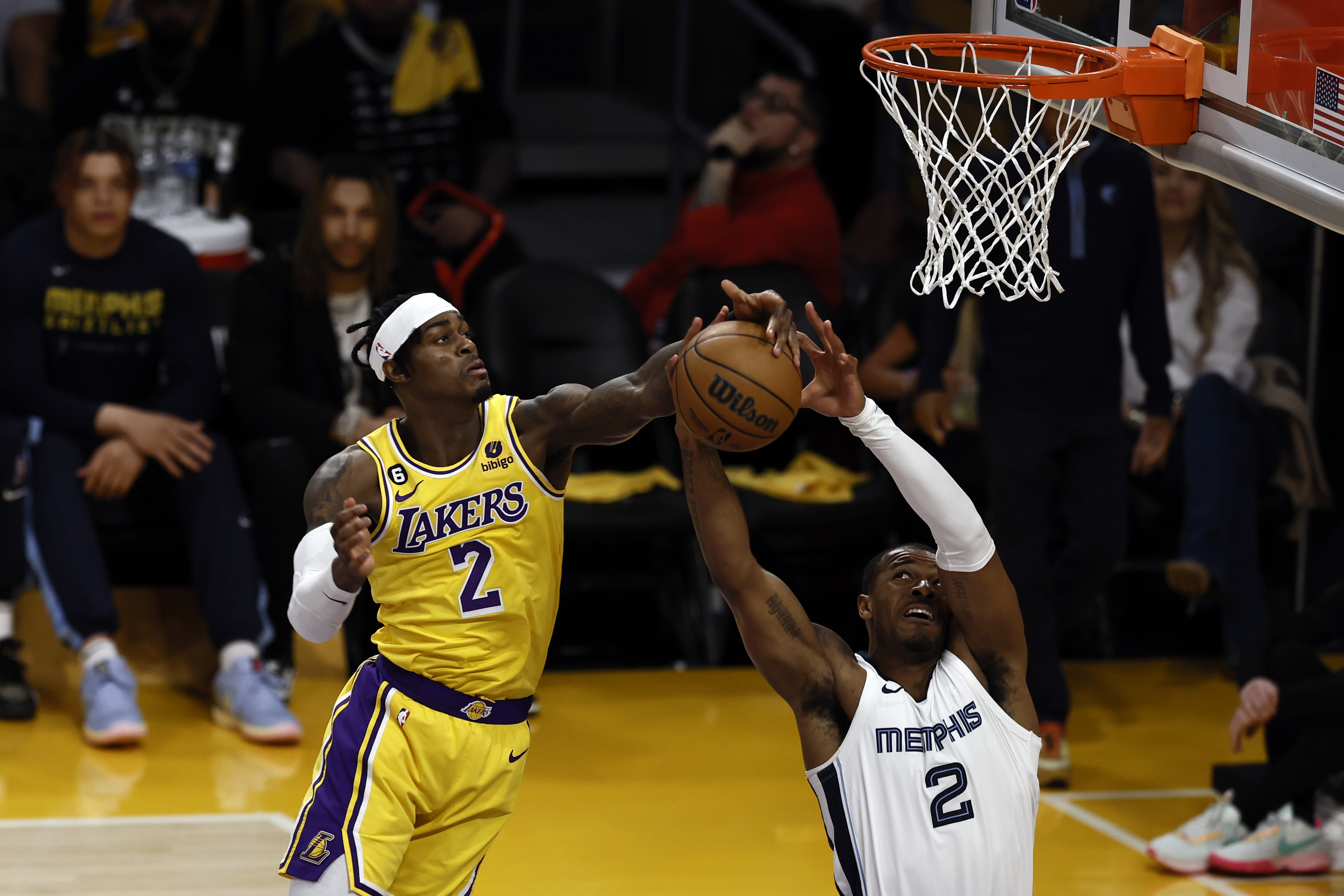 Lakers, Grizzlies’ı yenerek seride 3-1 öne geçti