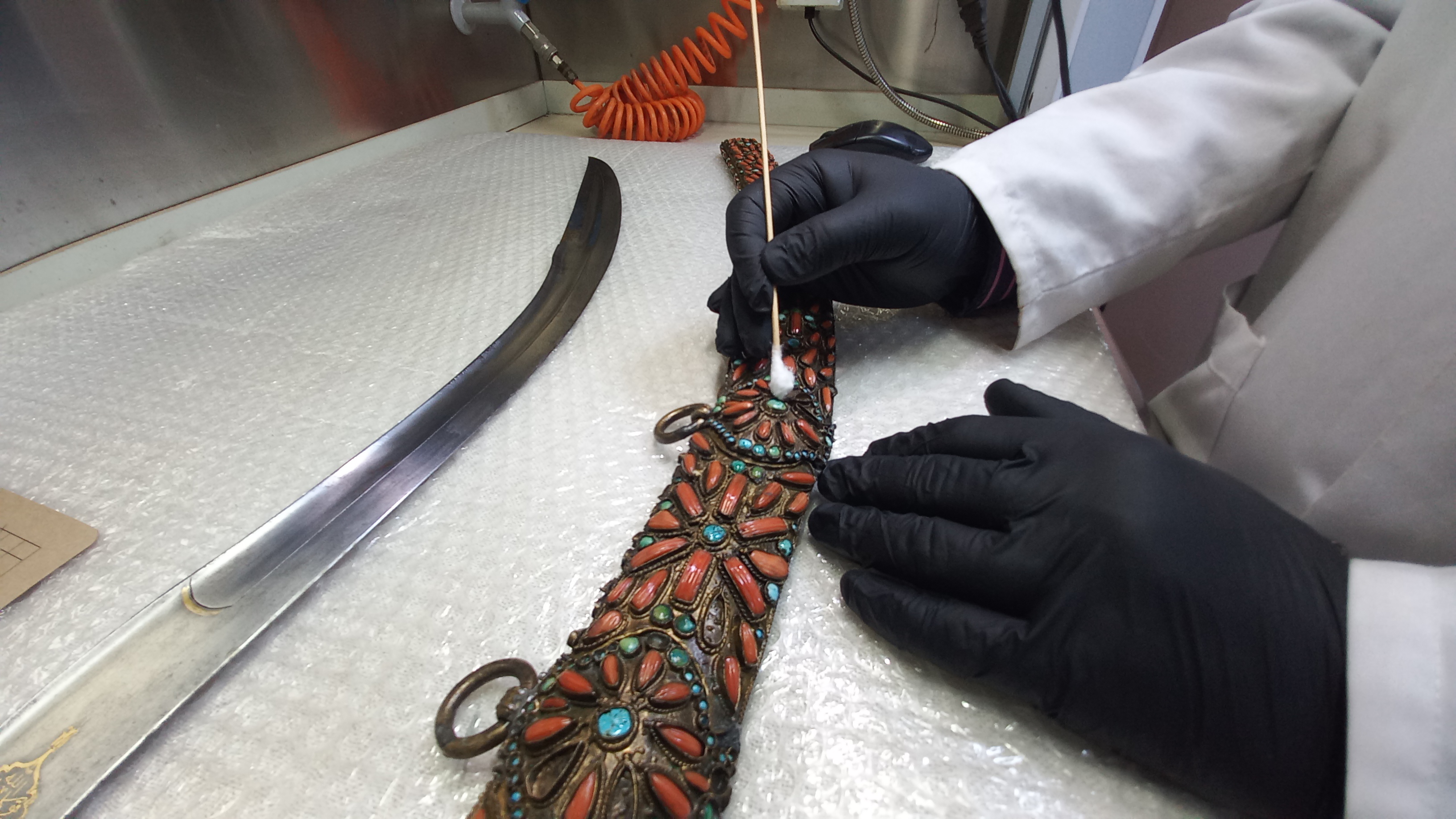 Harbiye Askeri Müzesi'nde tarihi kılıçlara bakım çalışması