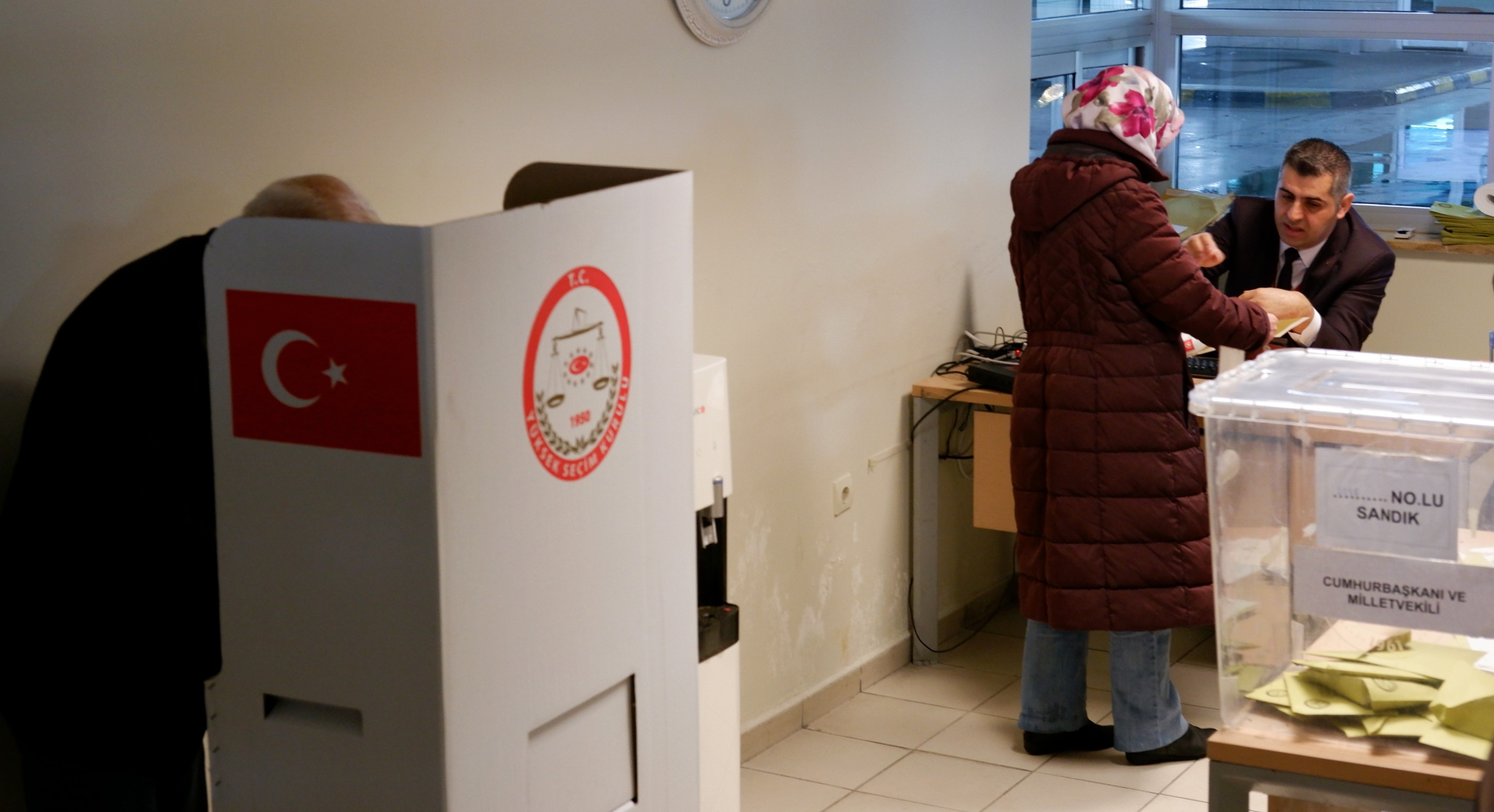 Sınır kapılarında oy verme işlemi başladı