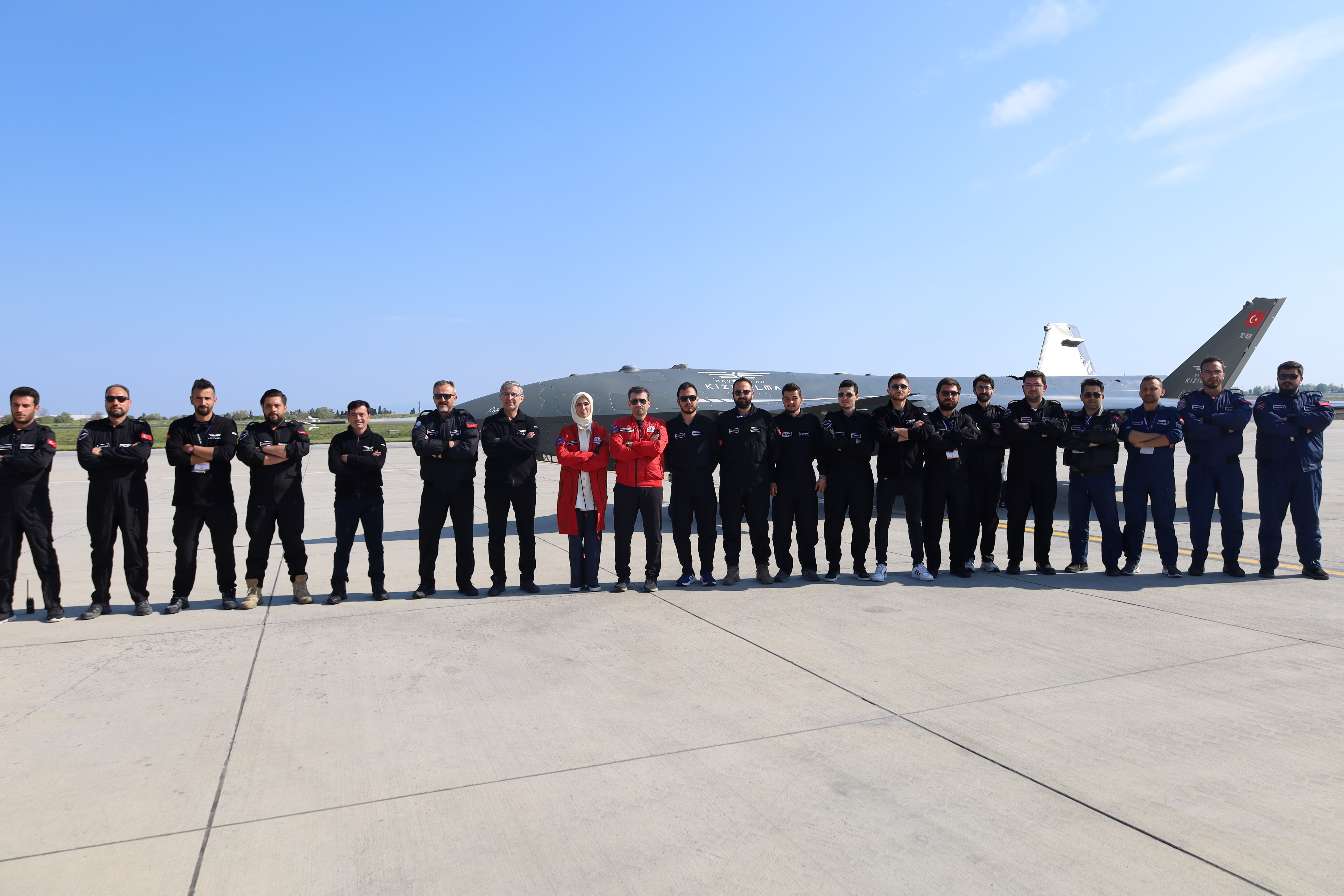 TEKNOFEST'te tarihi anlar yaşandı: İnsanlı ve insansız savaş uçakları birlikte uçtu