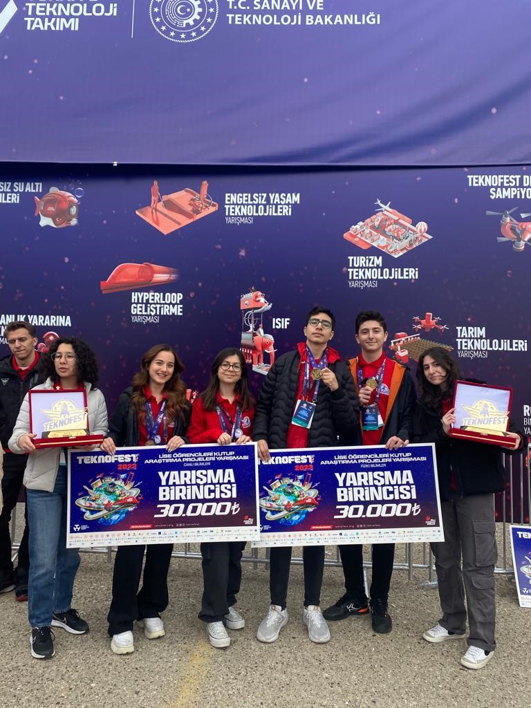 Bahçeşehir Koleji öğrencileri, TEKNOFEST’te ödülleri topladı