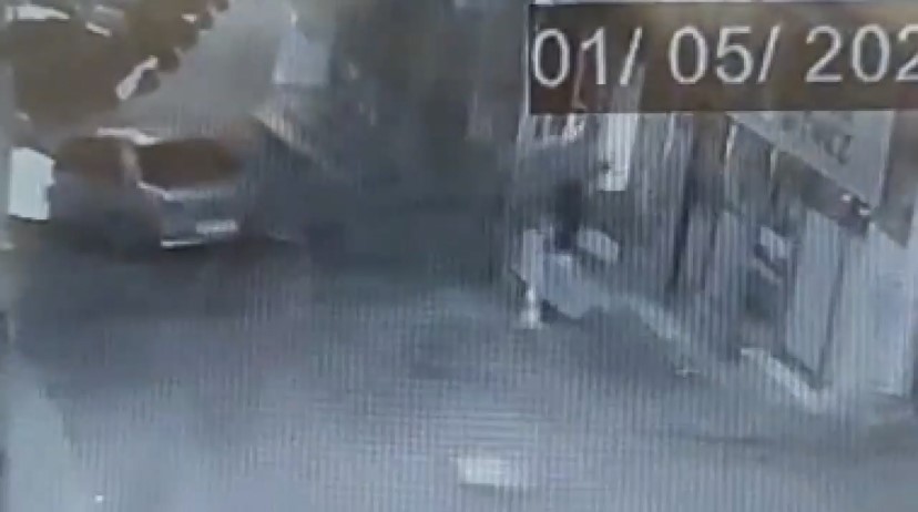 Beyoğlu’nda film gibi hırsızlık kamerada: Çalıştığı iş yerini soydu, ihbarı yapan kişi hırsız çıktı