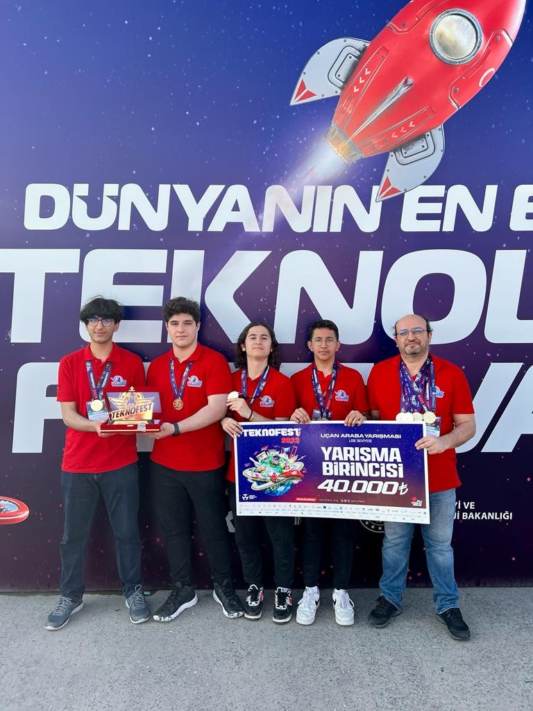 Bahçeşehir Koleji öğrencileri, TEKNOFEST’te ödülleri topladı