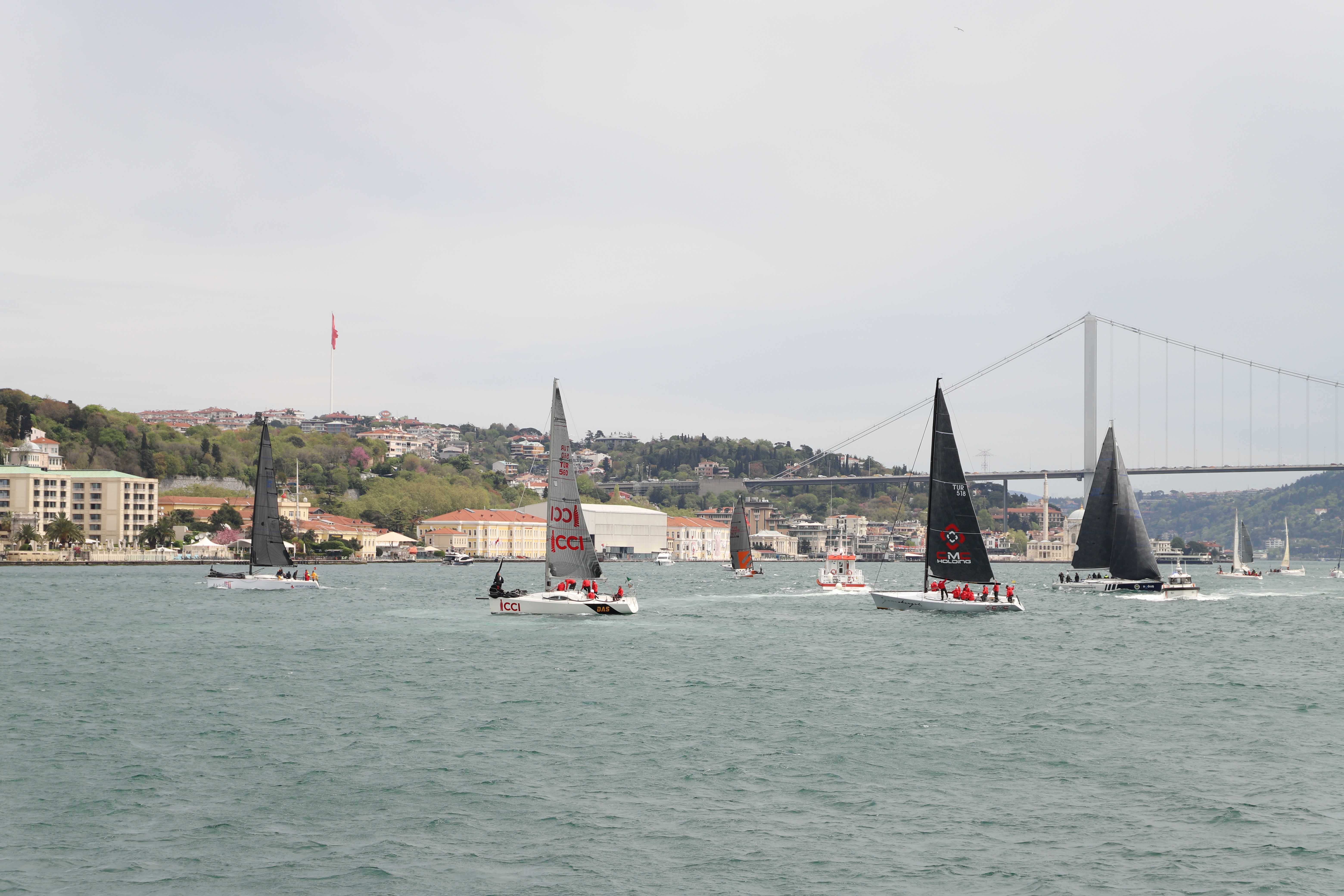 Yılın İlk Boğaz Yarışı’nda yelken rüzgarı esti