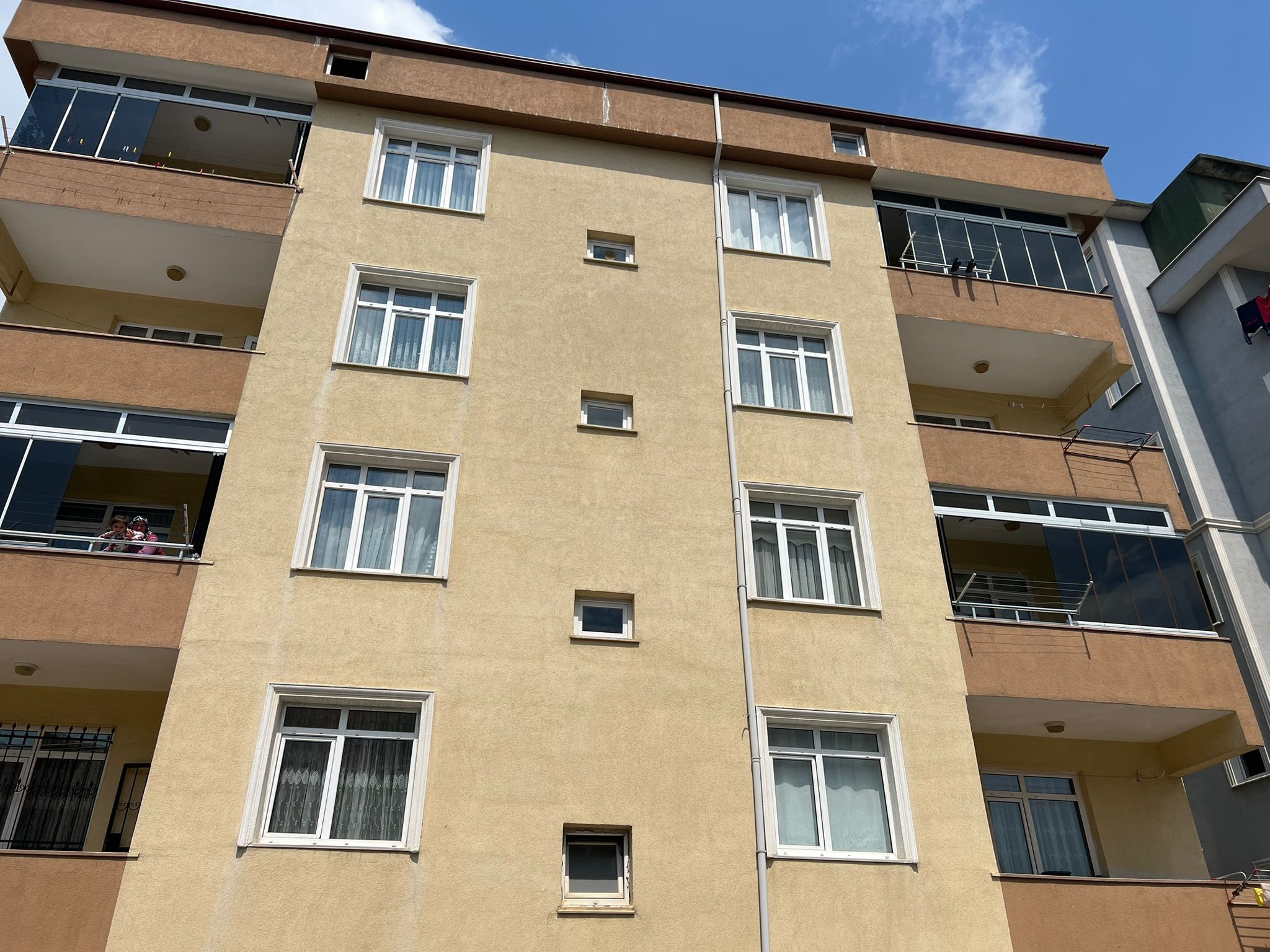 Kentsel Dönüşümde 'yarısı bizden' kampanyasında başvuruların başlamasının ardından binalarda incelemeler başladı