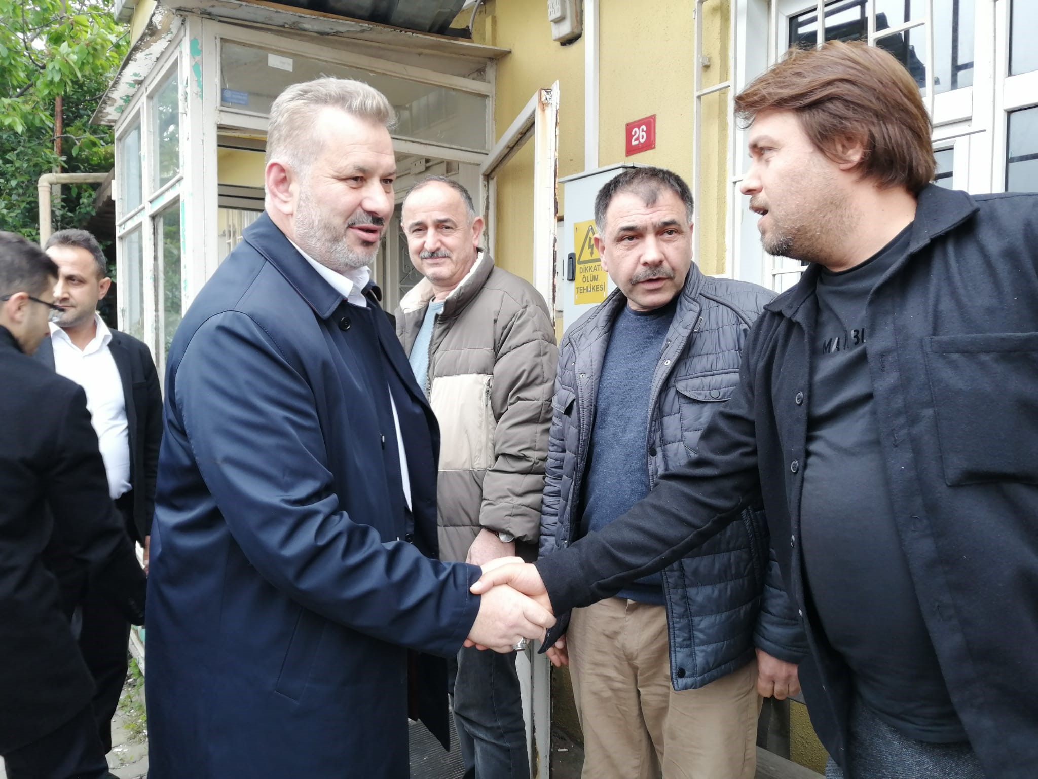 AK Parti Milletvekili adayı Hasan Turan Ataşehir’de iş yeri ziyaretlerinde bulundu