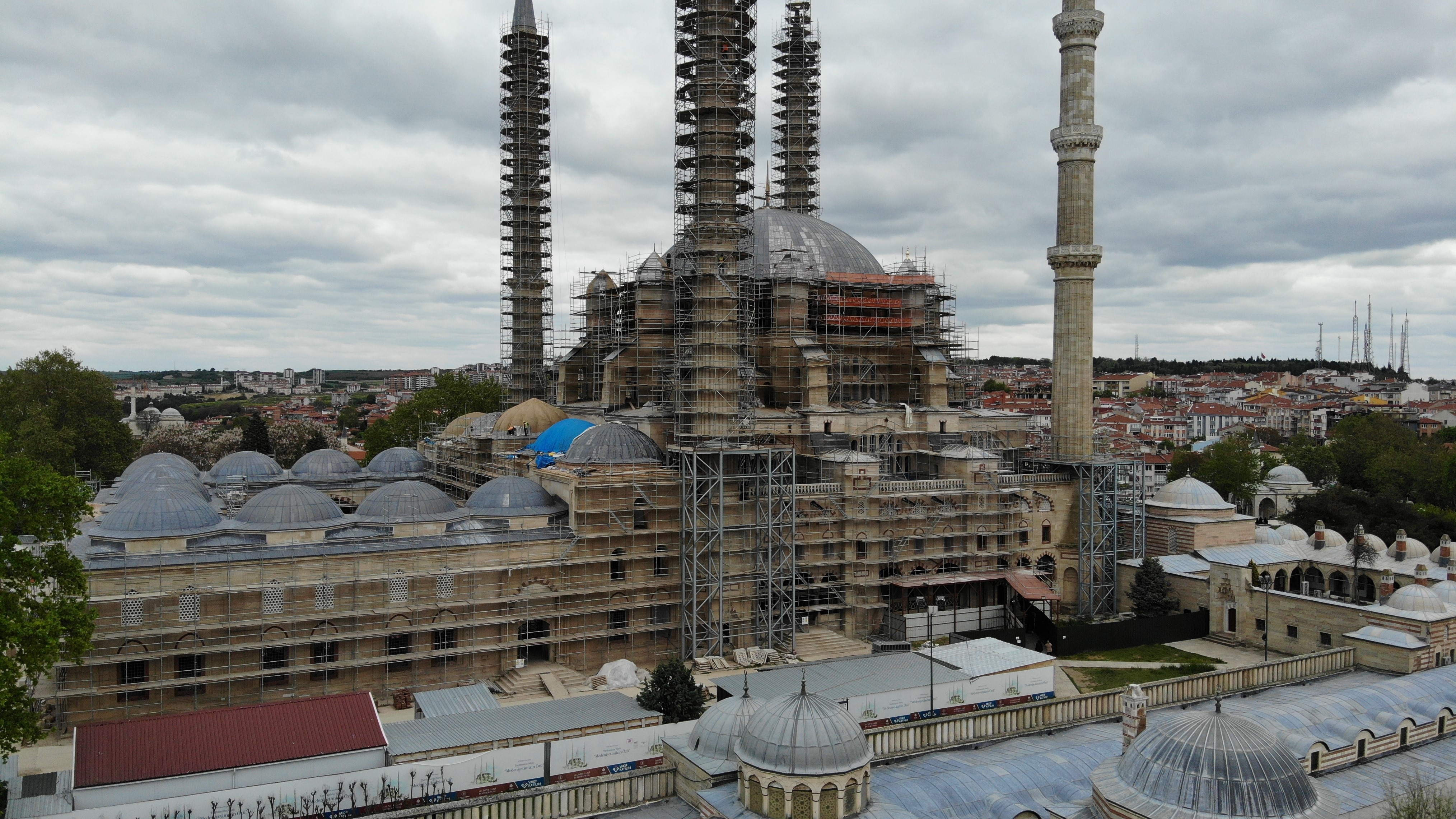 Selimiye Camii'nin dev kubbe aleminin montajı başladı