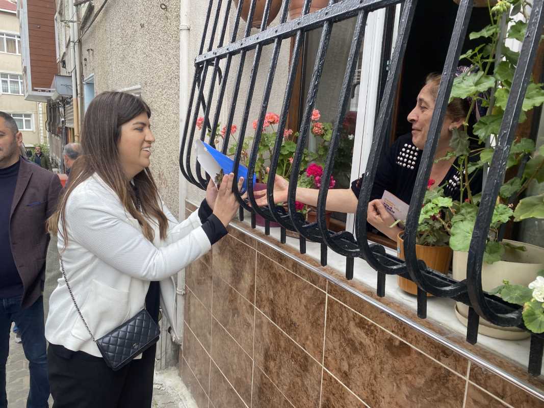 AK Partili aday Ayaydın, Eyüpsultan’da sevgi yürüyüşüne katıldı