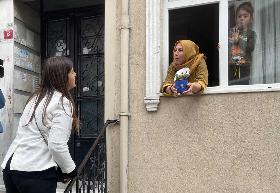 AK Partili aday Ayaydın, Eyüpsultan’da sevgi yürüyüşüne katıldı