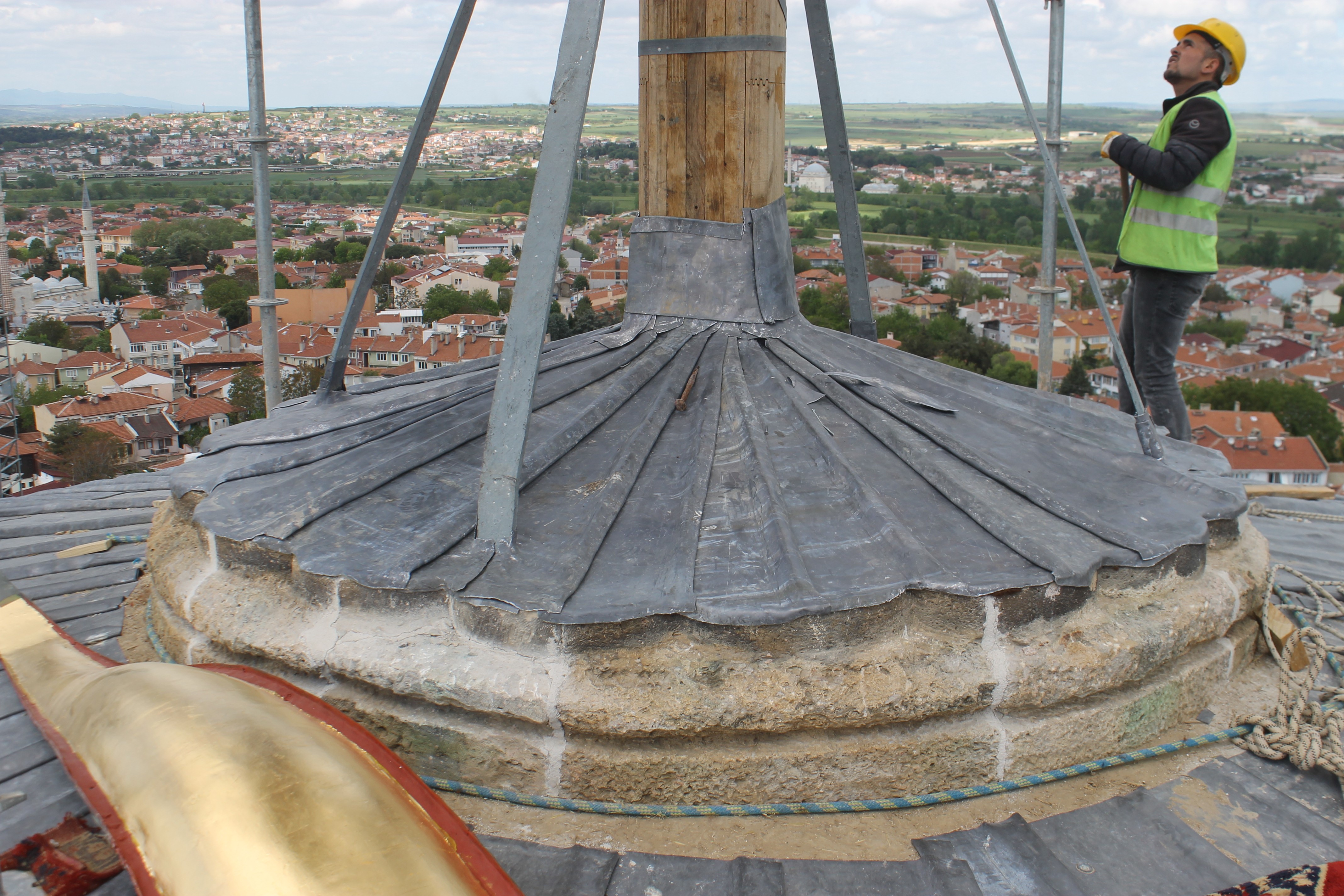 Selimiye Camii'nin dev kubbe aleminin montajı başladı