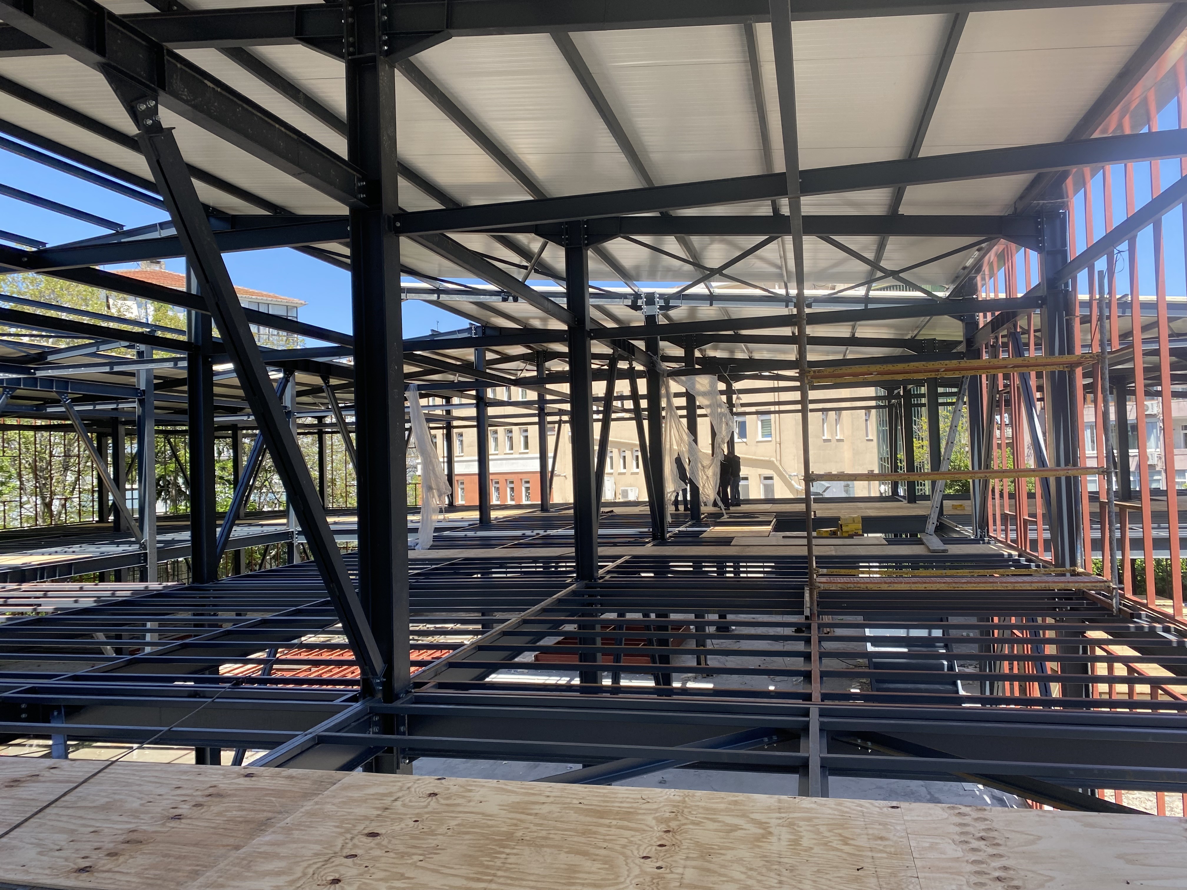 İstanbul Tıp Fakültesi depreme hazırlanıyor, yapımı tamamlanan binalar haziranda açılacak