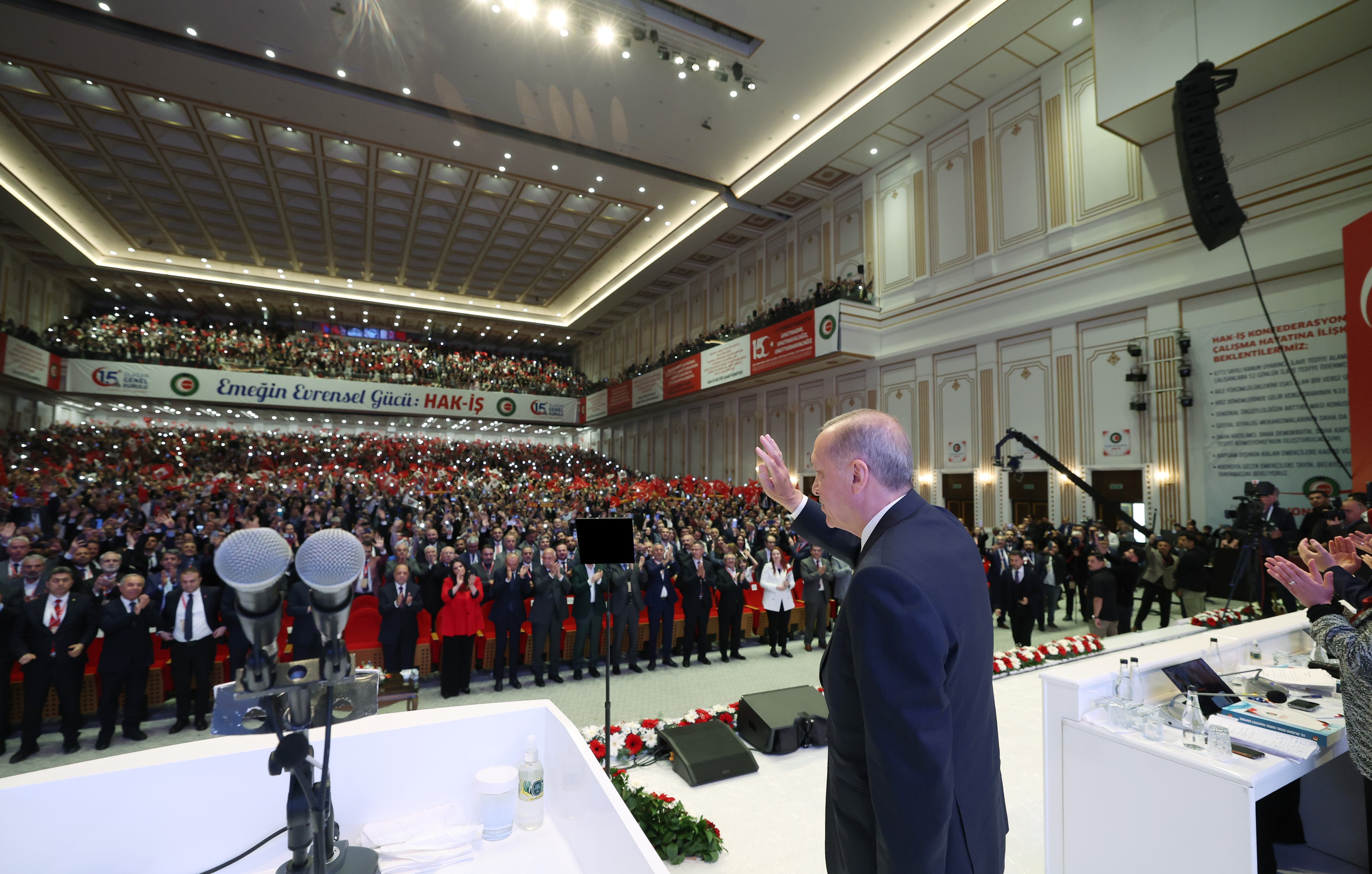 Cumhurbaşkanı Erdoğan: 'Temmuz ayında en düşük memur maaşı 22 bin lira olacak'