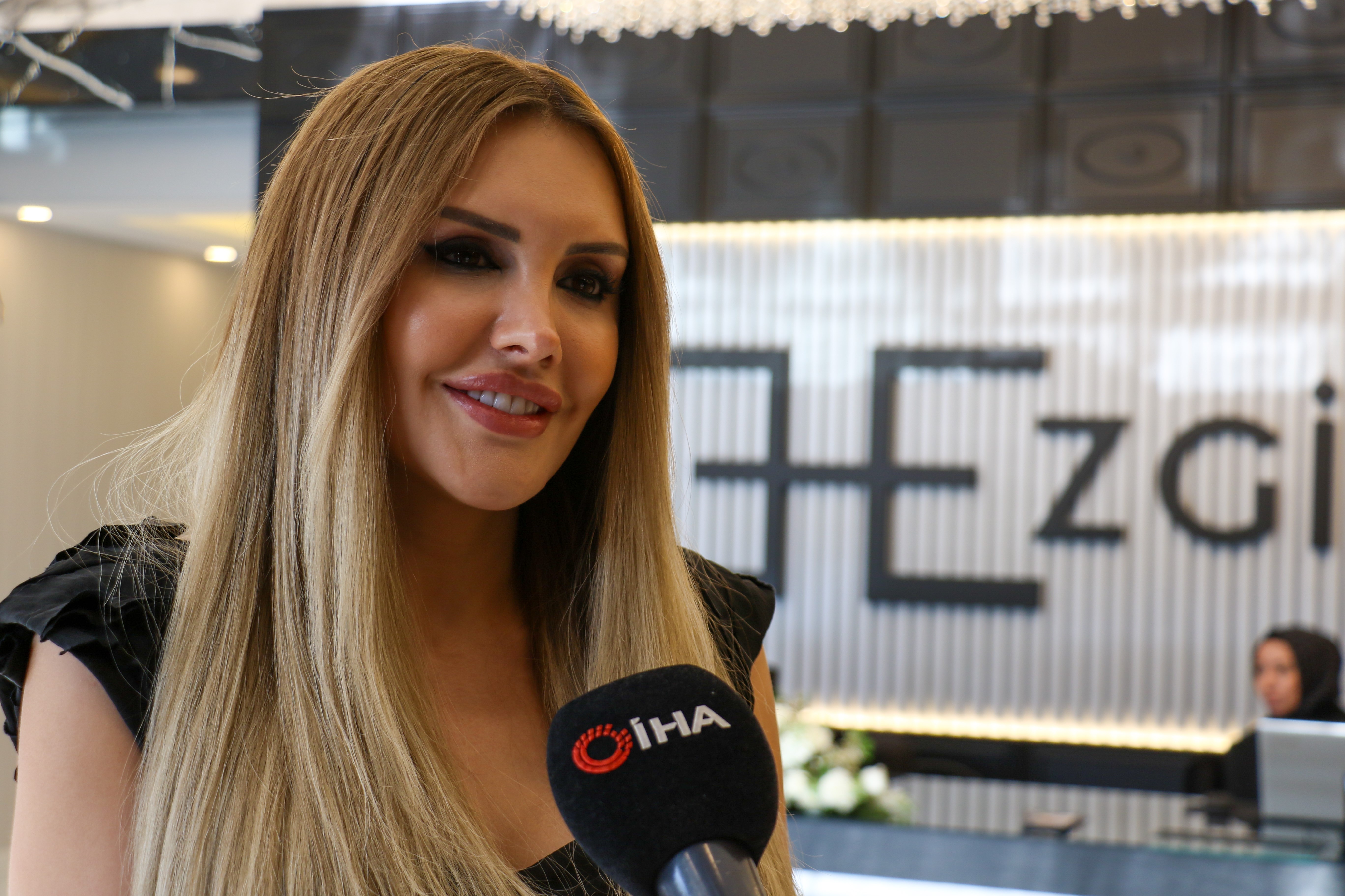 Türkiye'nin en büyük erkek güzellik merkezi Oktay Kaynarca'nın katılımı ile hizmete açıldı