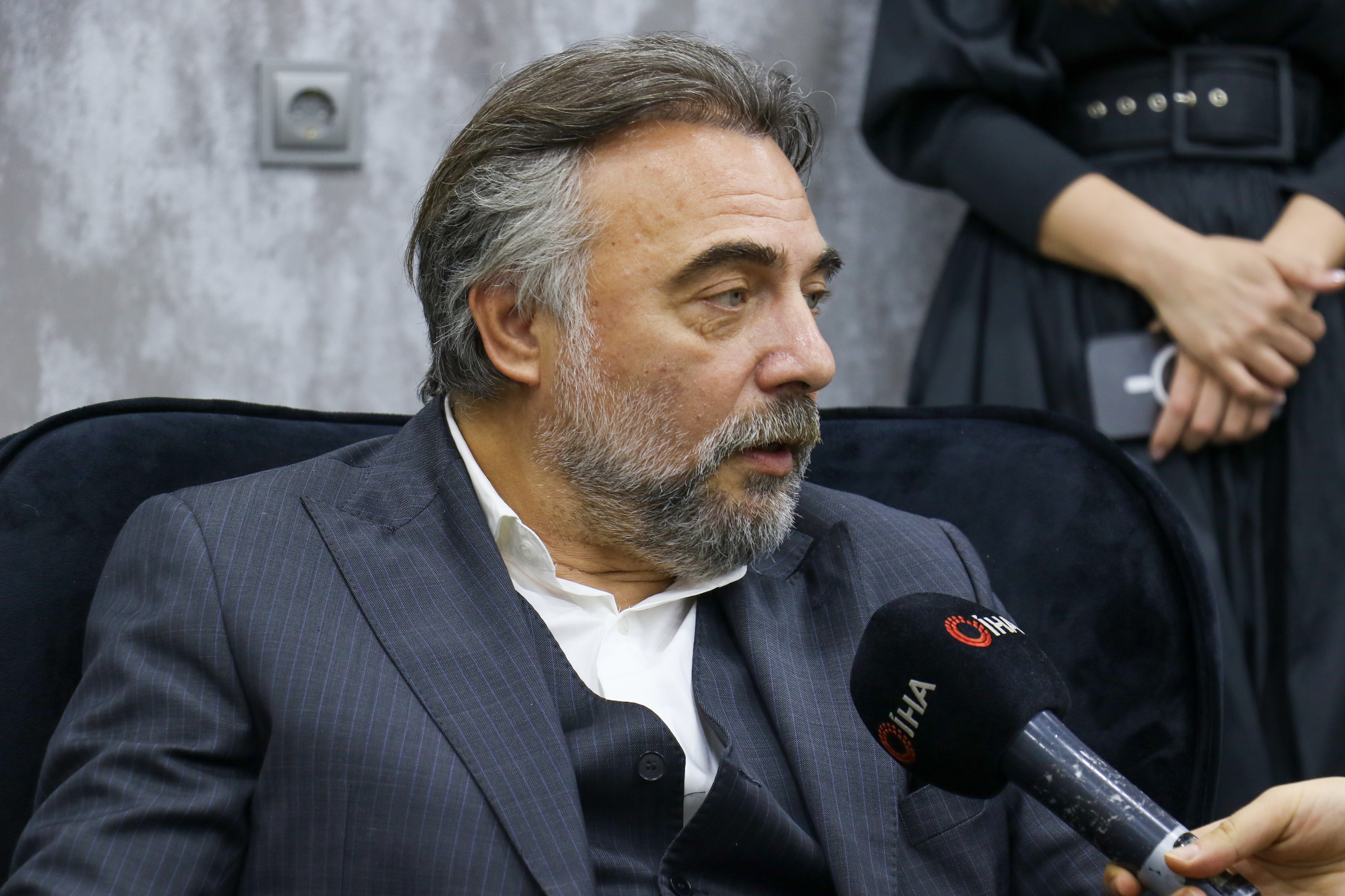 Türkiye'nin en büyük erkek güzellik merkezi Oktay Kaynarca'nın katılımı ile hizmete açıldı