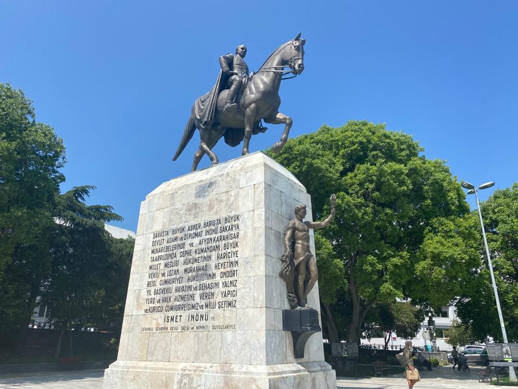 İBB'nin korumaya aldığı İsmet İnönü heykelinin tarihi caminin üzerine inşa edildiği ortaya çıktı