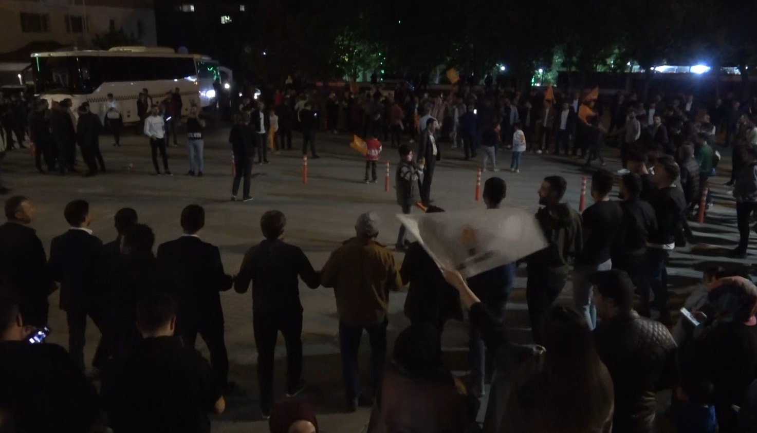 Cumhurbaşkanı Erdoğan'ın seçim zaferi tüm yurtta coşkuyla kutlanıyor