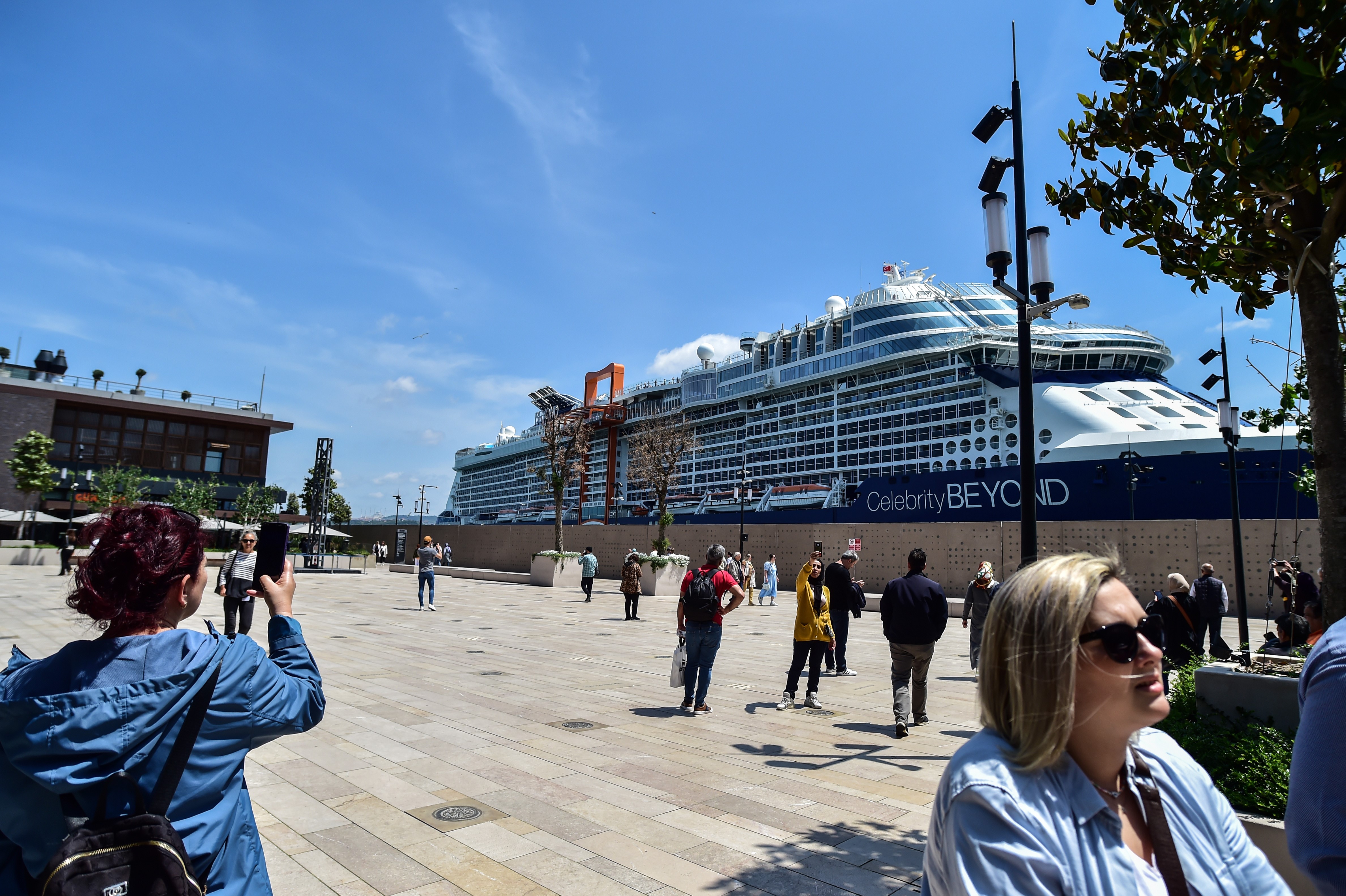 Dev kruvaziyerler Galataport'a demirledi