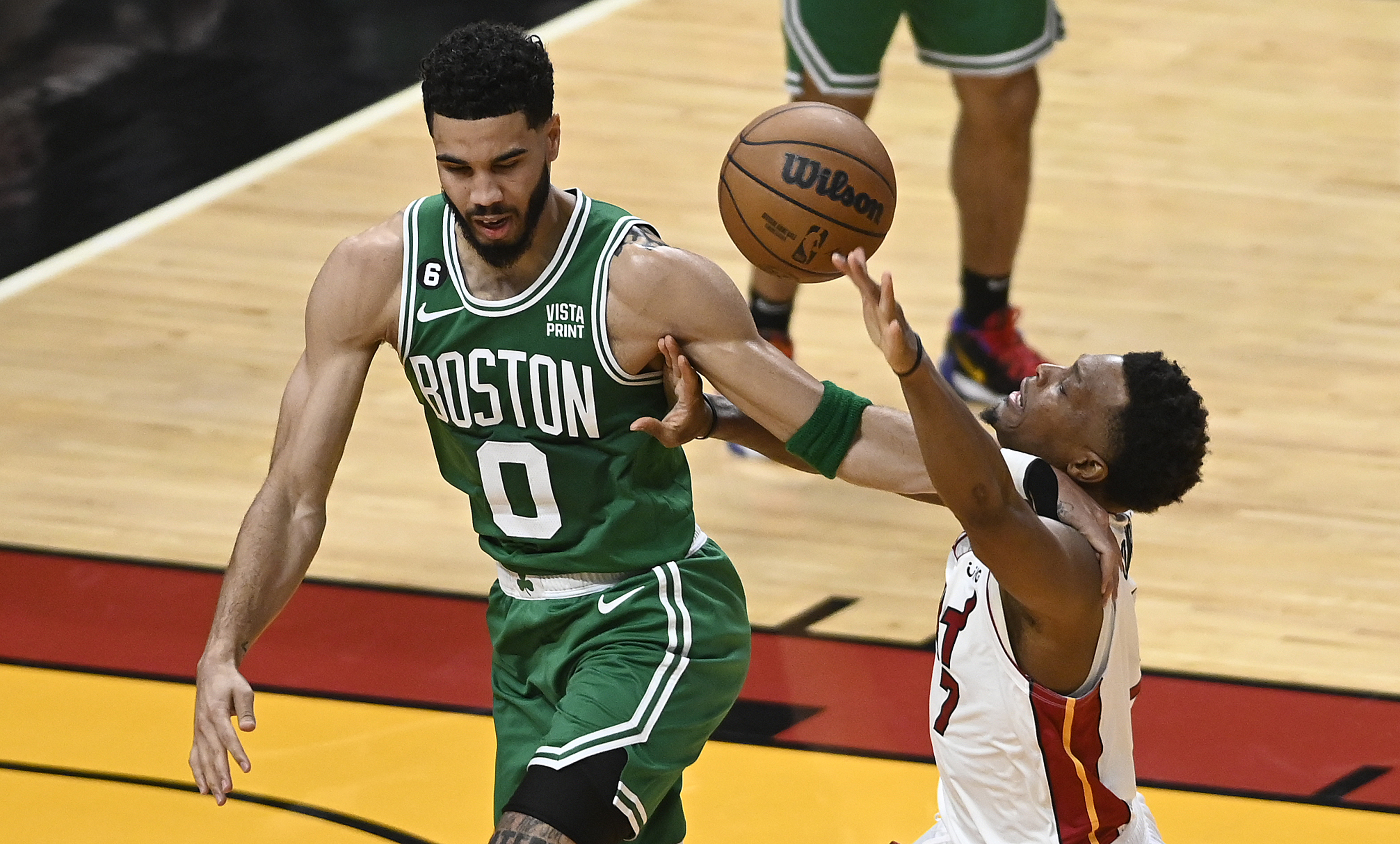 Boston Celtics, Miami Heat karşısında ilk galibiyetini aldı