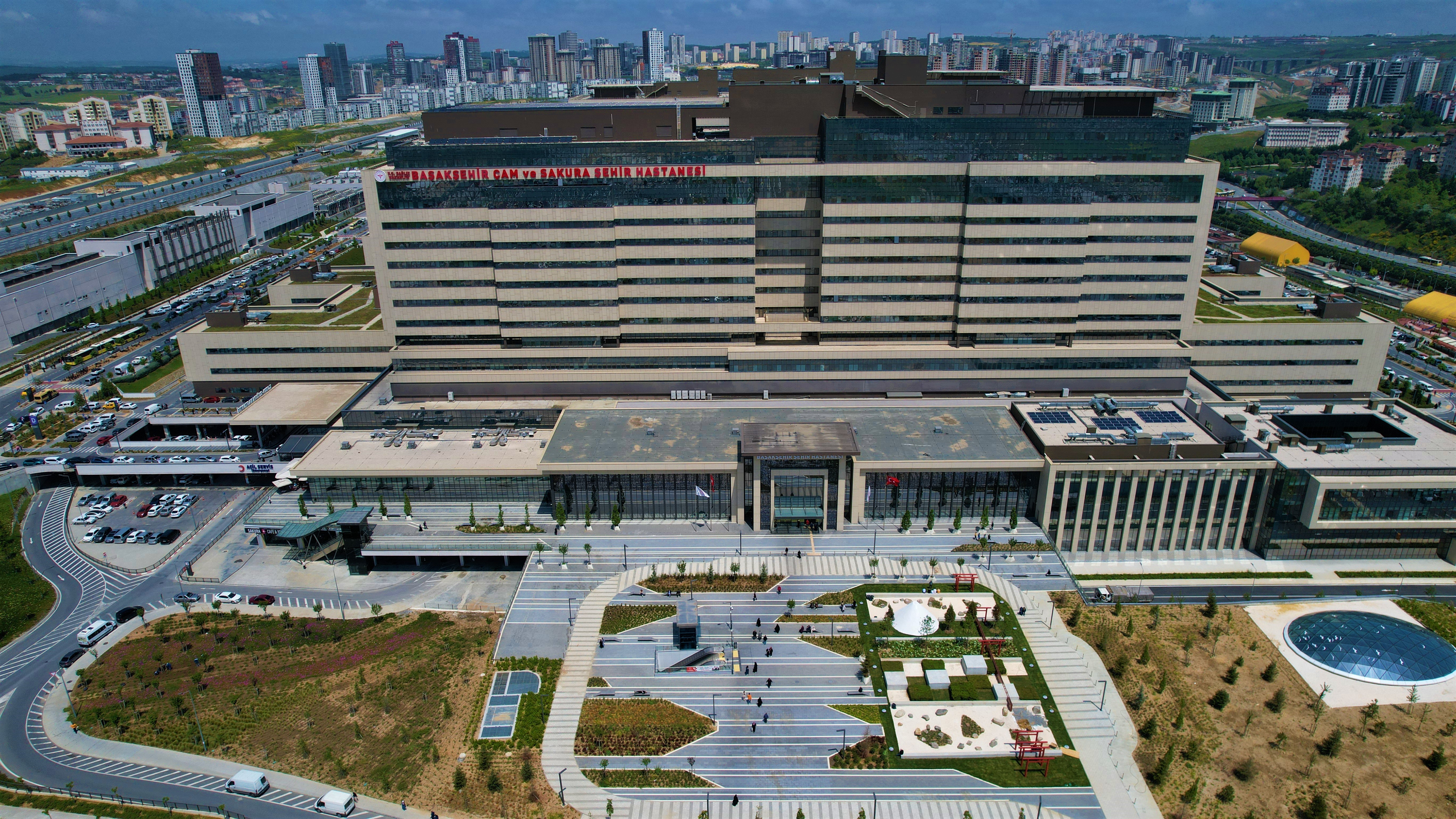 Başakşehir Çam ve Sakura Şehir Hastanesi 3 yılda 10 milyon kişiye hizmet verdi