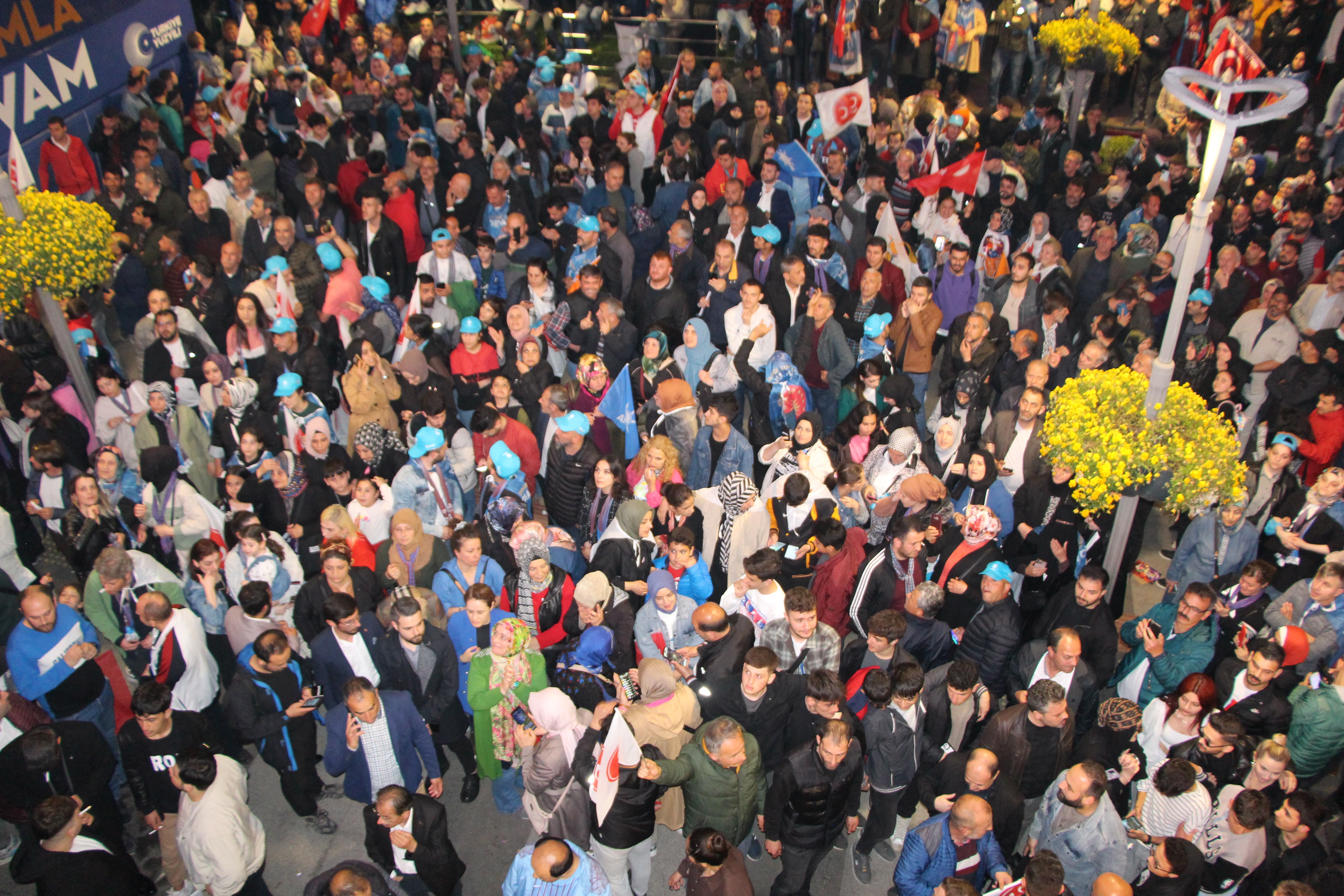 Cumhurbaşkanı Erdoğan'ın seçim zaferi tüm yurtta coşkuyla kutlanıyor