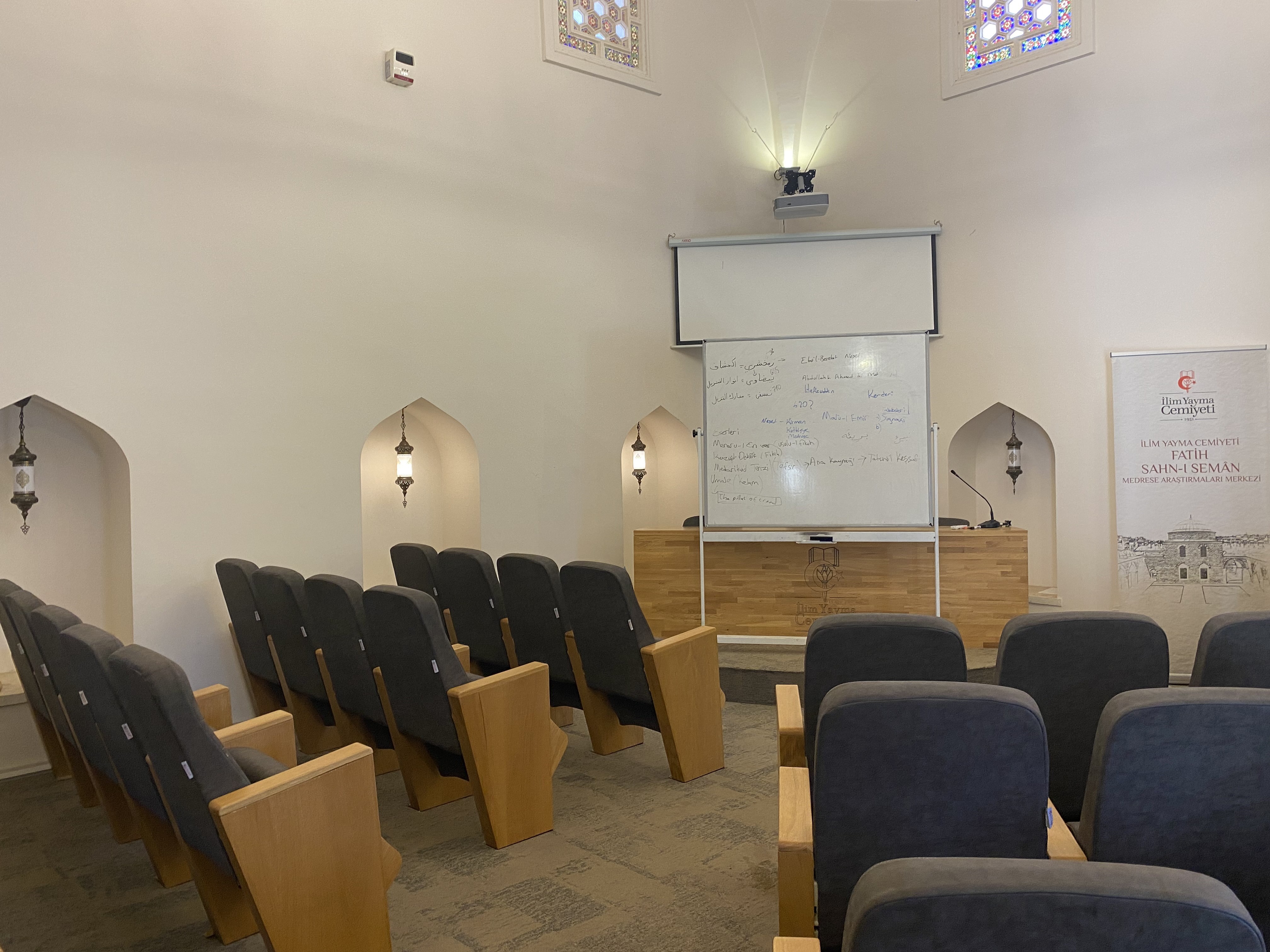 İstanbul'un fethinden sonra açılan ilk yükseköğretim kurumu Sahn-ı Seman Medresesi