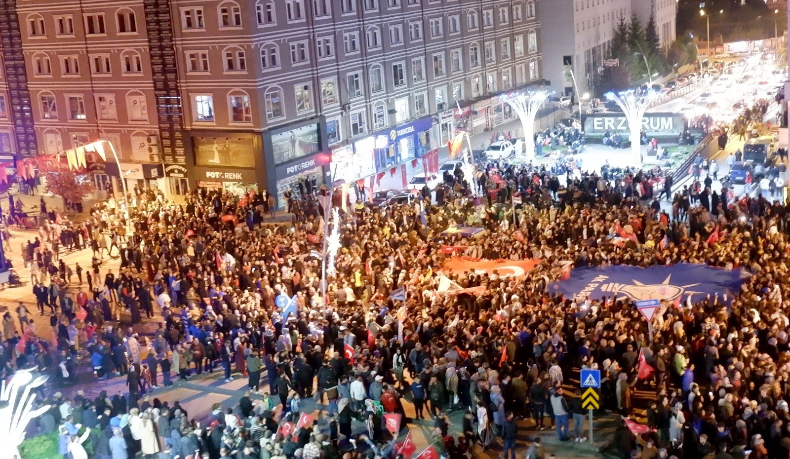 Cumhurbaşkanı Erdoğan'ın seçim zaferi tüm yurtta coşkuyla kutlanıyor