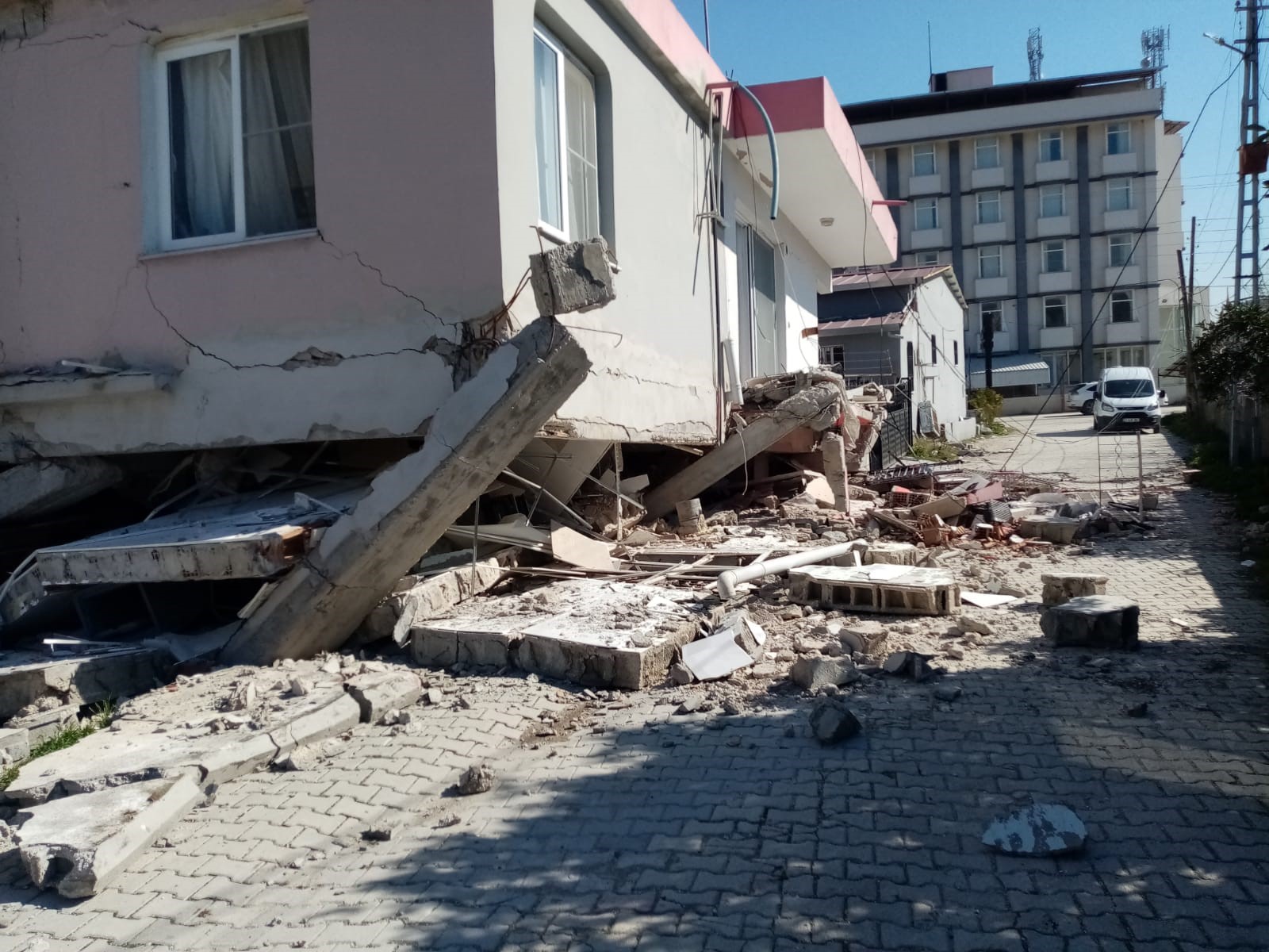 Depremde her şeyini kaybeden girişimci, soyadına layık oldu