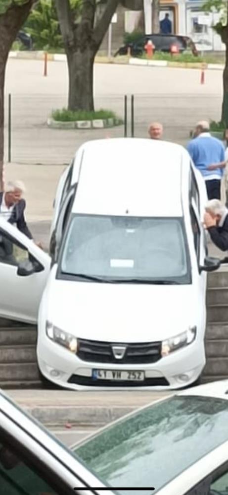 Navigasyon sürücüleri şaşırtıyor, yanlış yola girenler soluğu merdivenlerde alıyor